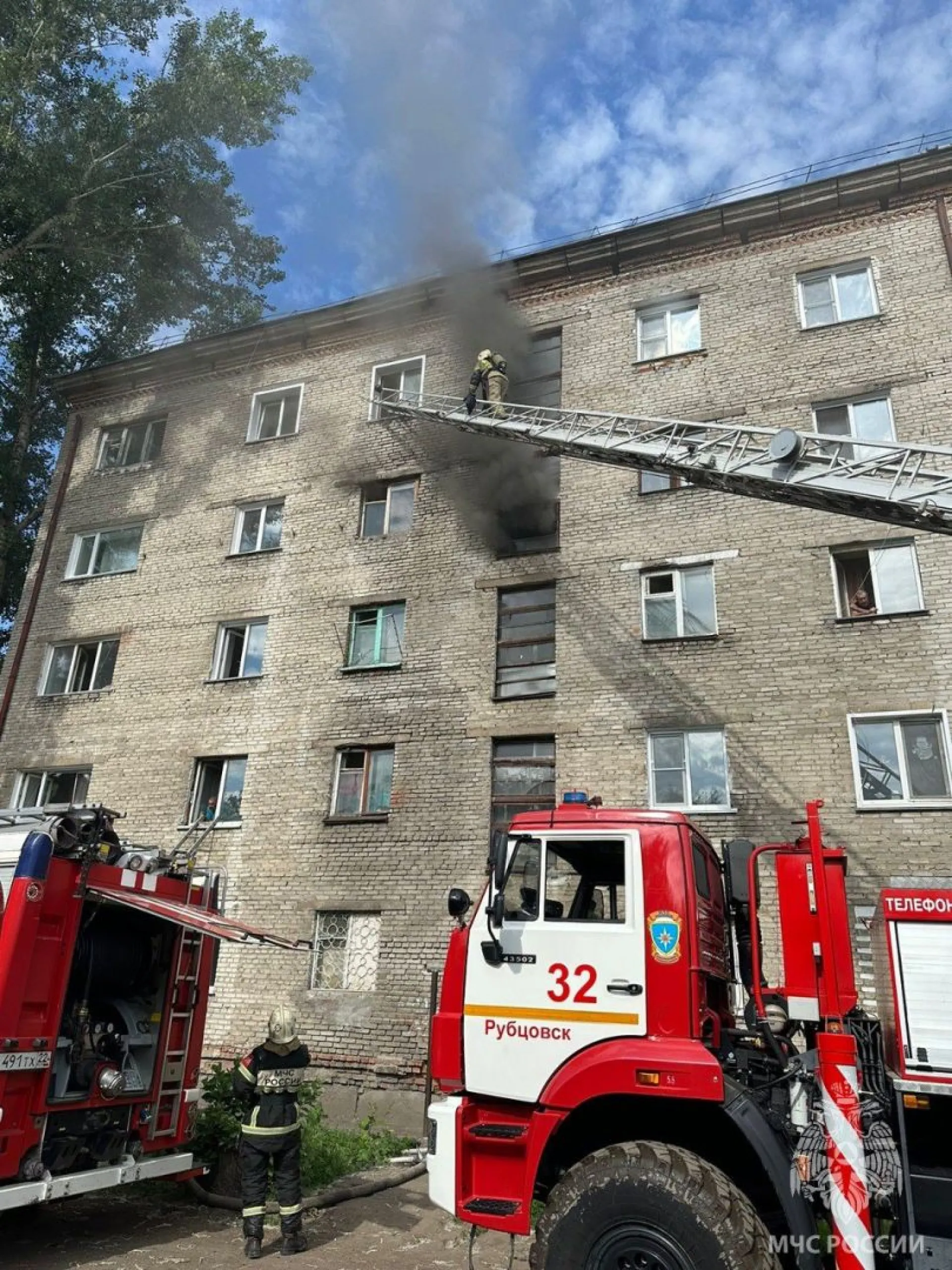 При пожаре в жилом доме Рубцовска пострадал ребёнок При пожаре в жилом доме Рубцовска пострадал ребёнок