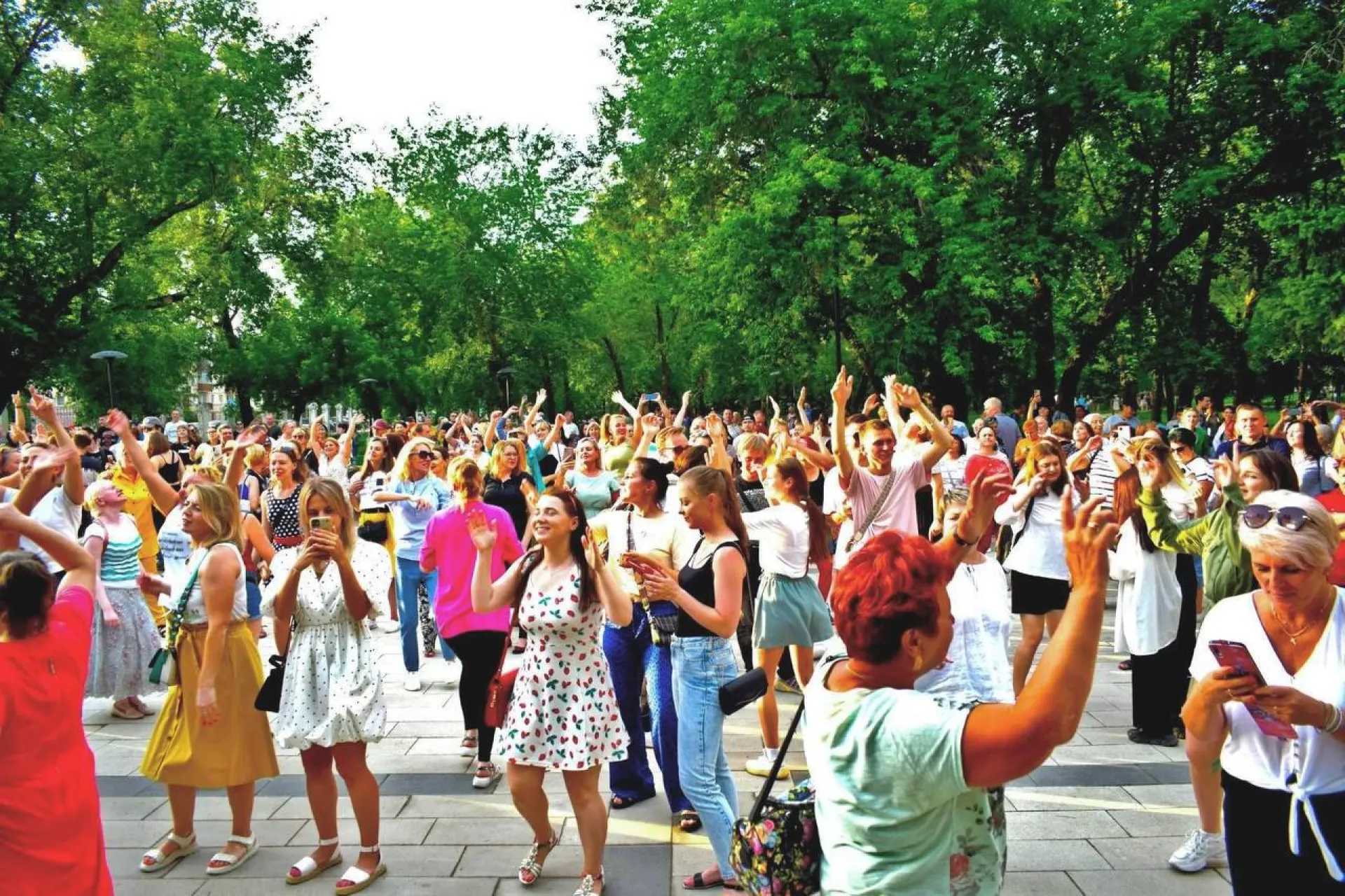 Дискотека золотых хитов пройдет в барнаульском парке 
