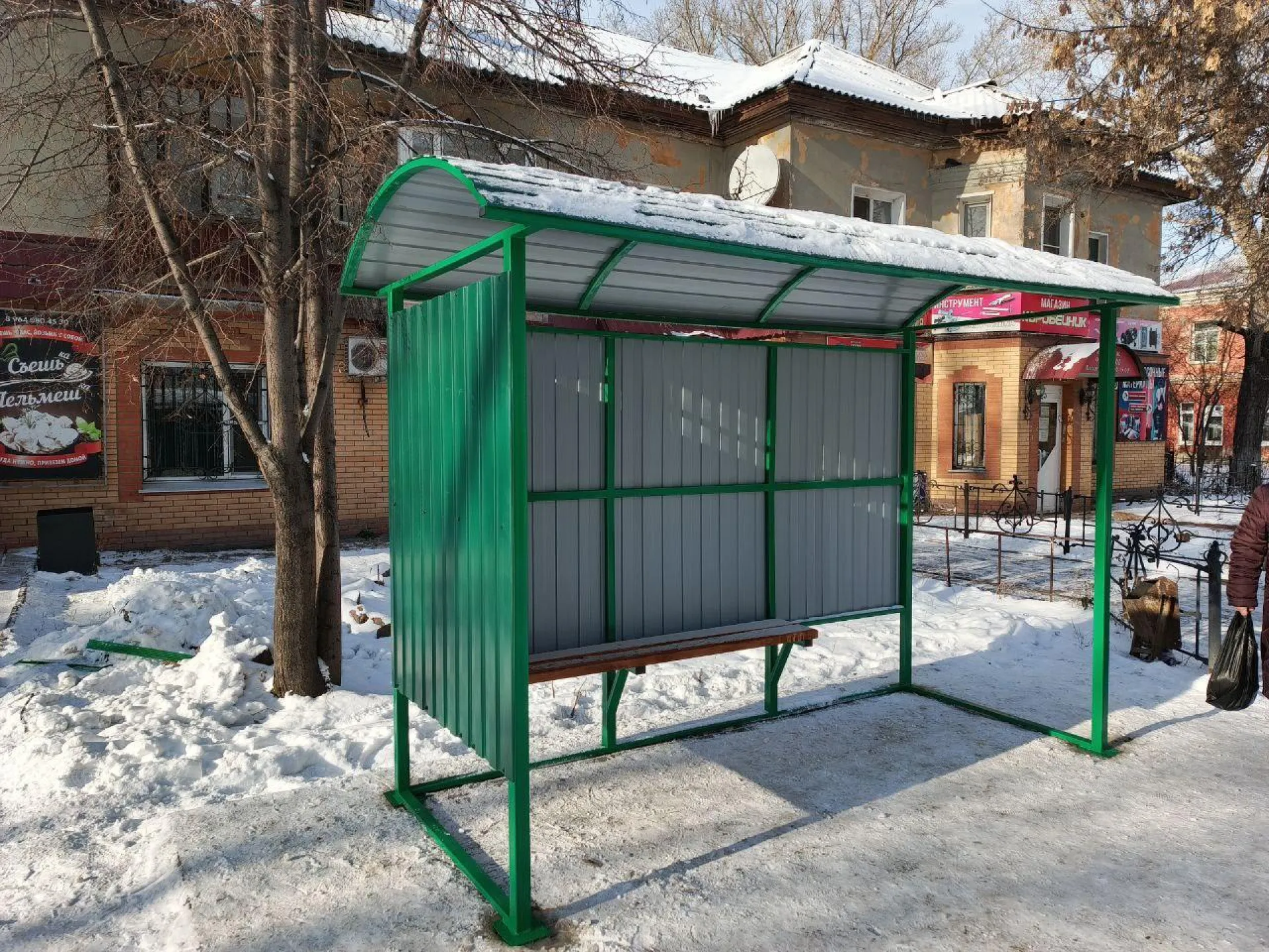 Остановочные павильоны более чем за полмиллиона рублей установили в Рубцовске