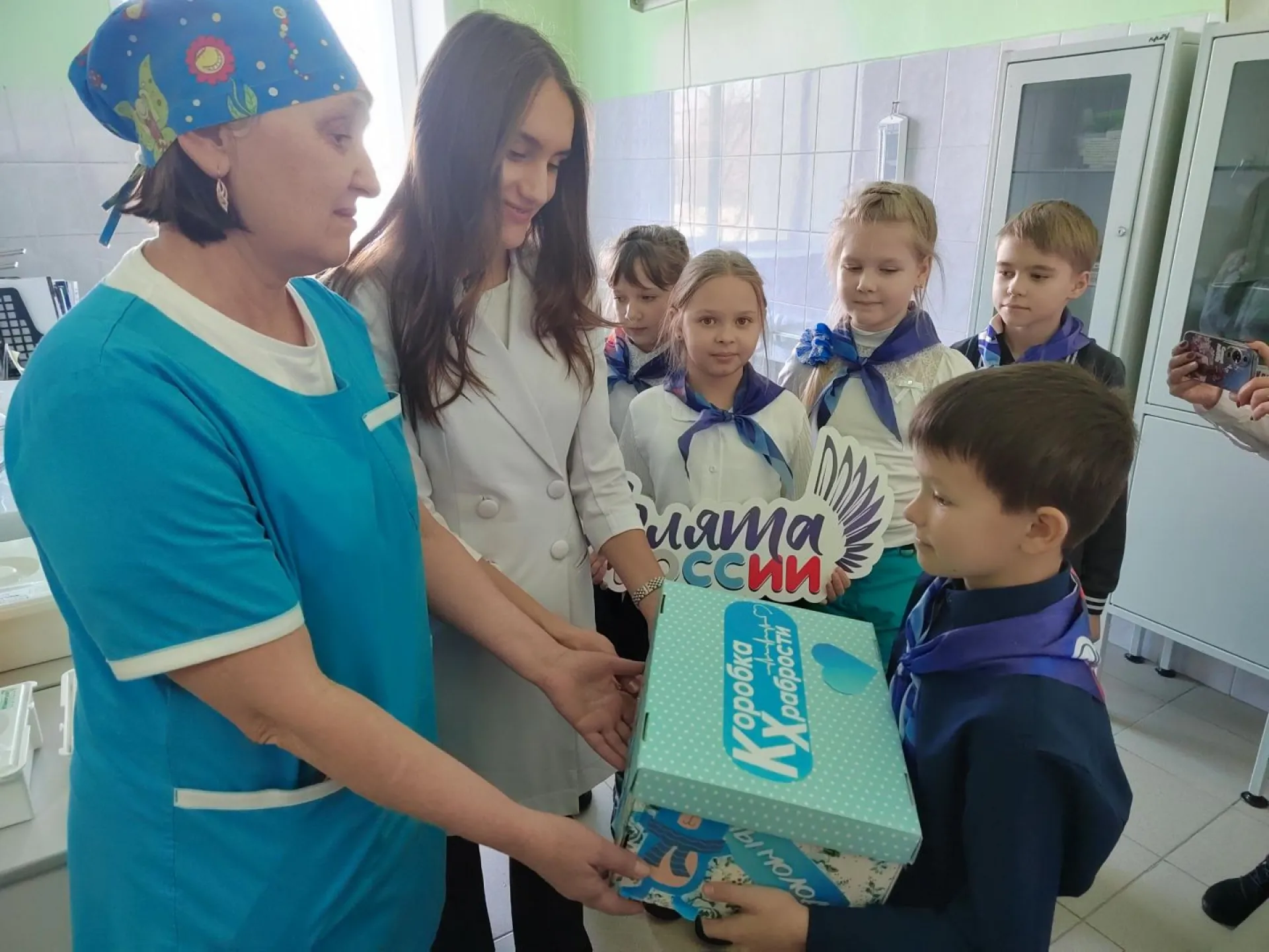 Школьники из Поспелихинского района своими руками сделали «Коробку храбрости» для маленьких пациентов Школьники из Поспелихинского района своими руками сделали «Коробку храбрости» для маленьких пациентов