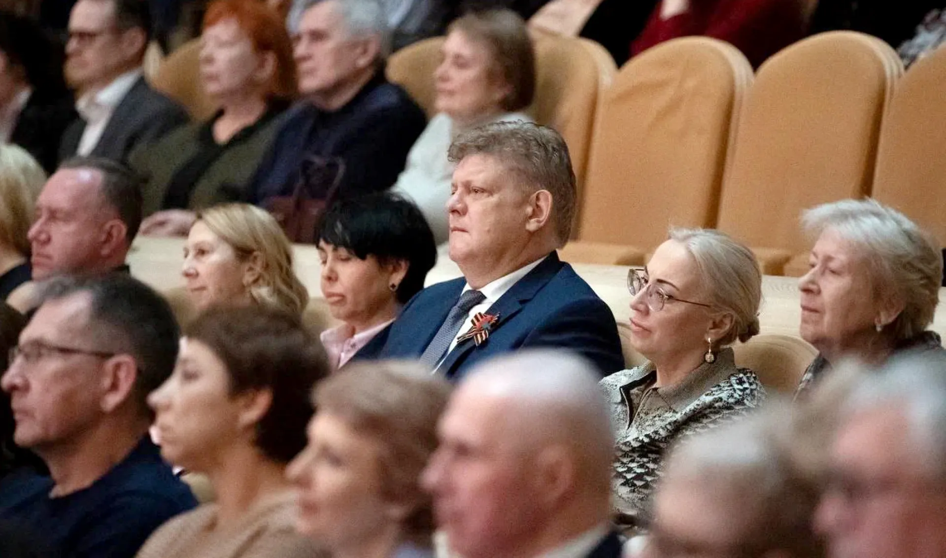 Полпред президента России в СФО посетил концерт Кубанского казачьего хора, приуроченный к 80-летию Победы в Великой Отечественной войне