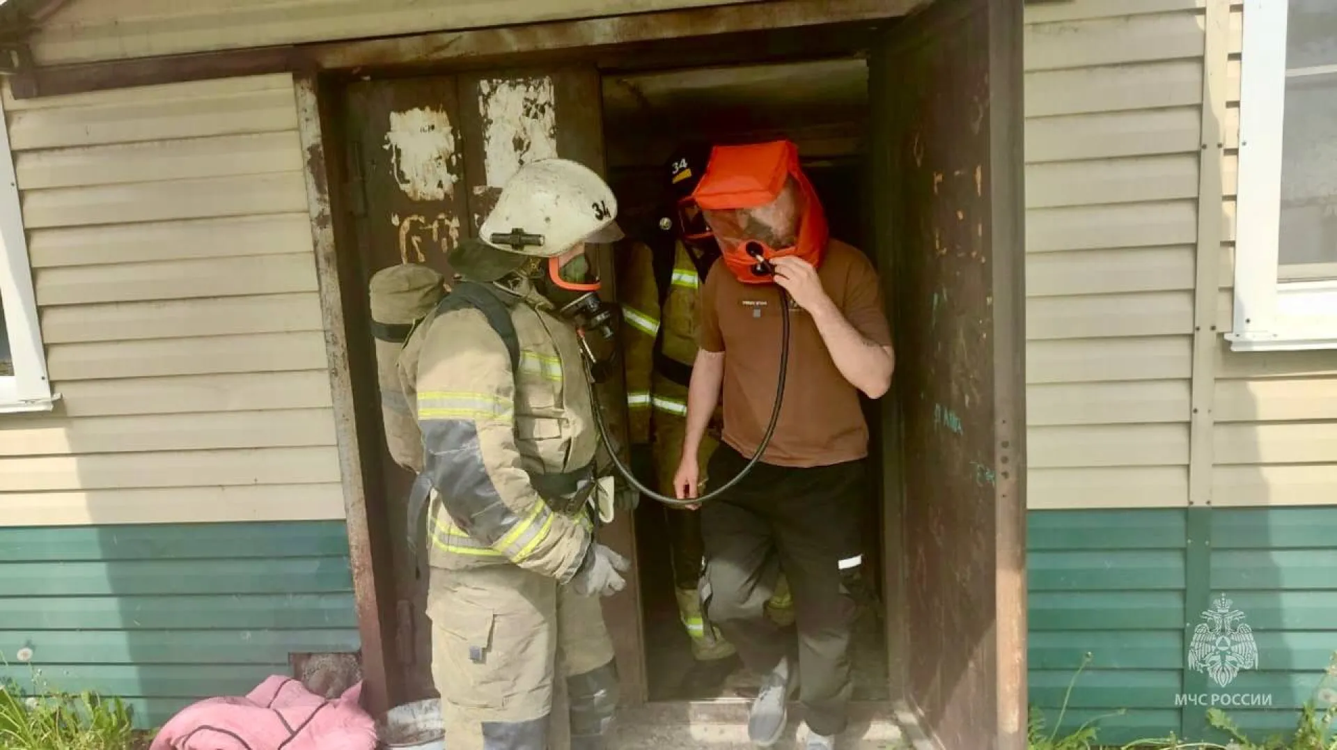 Пожар в многоквартирном доме из-за курильщика потушили в Алтайском крае Пожар в многоквартирном доме из-за курильщика потушили в Алтайском крае