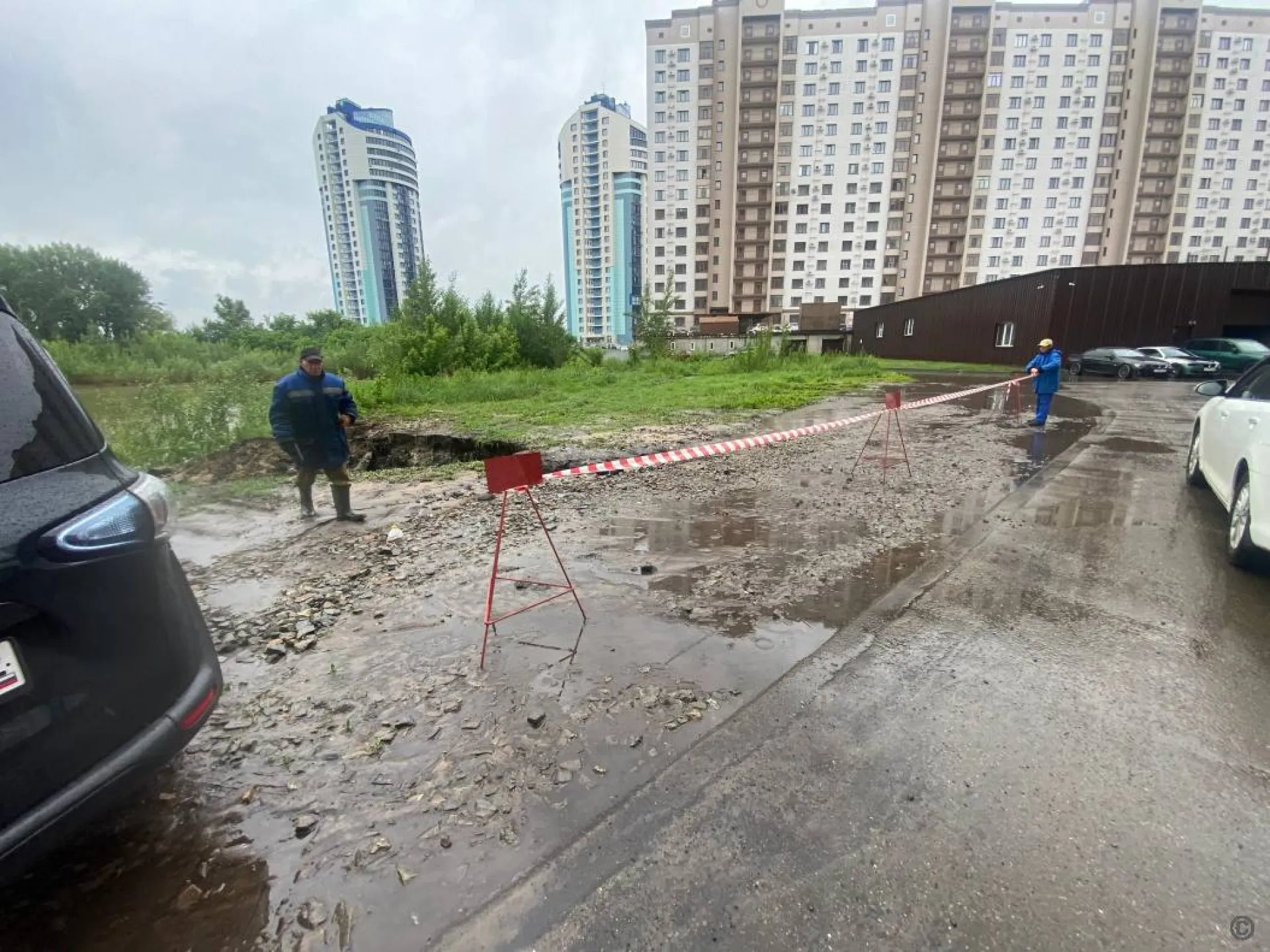 В Центральном районе Барнаула устраняют более 40 происшествий, вызванных непогодой В Центральном районе Барнаула устраняют более 40 происшествий, вызванных непогодой