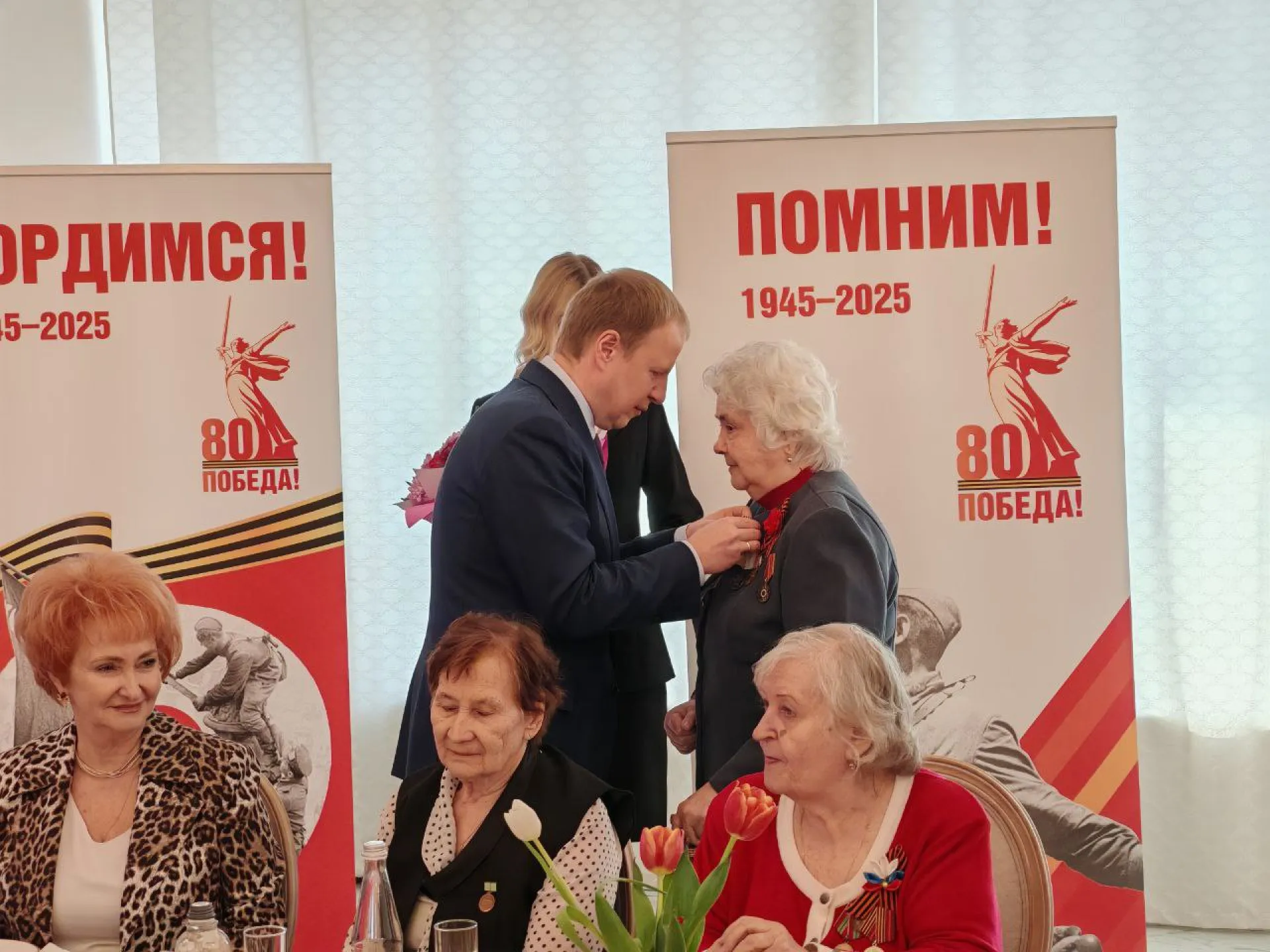 Губернатор Виктор Томенко встретился с узницами концлагерей и жительницами блокадного Ленинграда