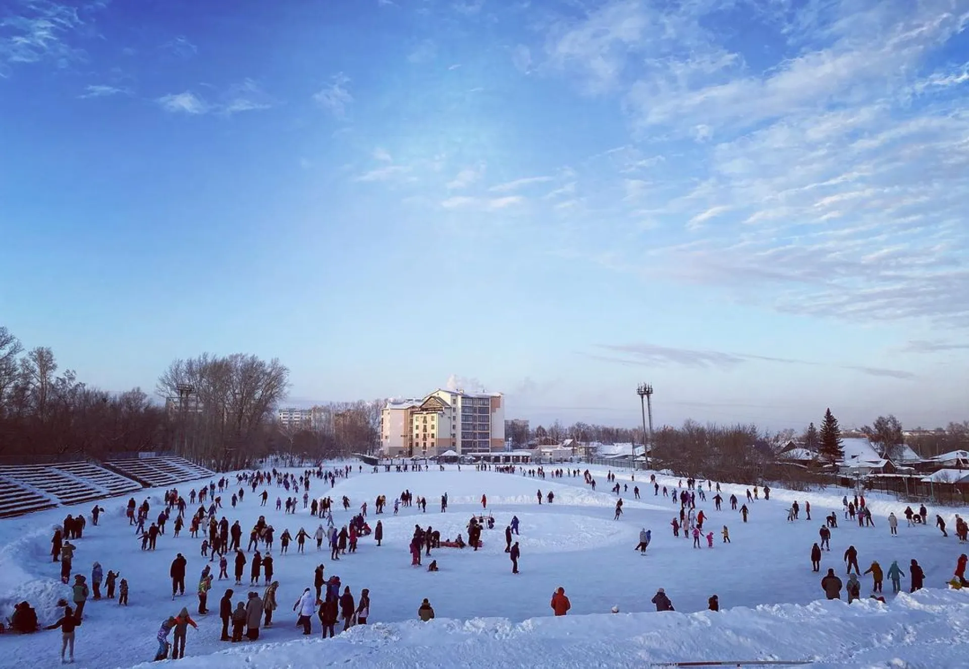 В Барнауле открылся ледовый каток «Клевченя»