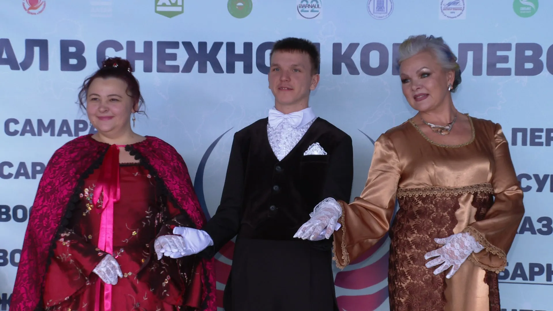 Веселье без границ: около 100 человек стали гостями первого в Алтайском крае инклюзивного бала Веселье без границ: около 100 человек стали гостями первого в Алтайском крае инклюзивного бала