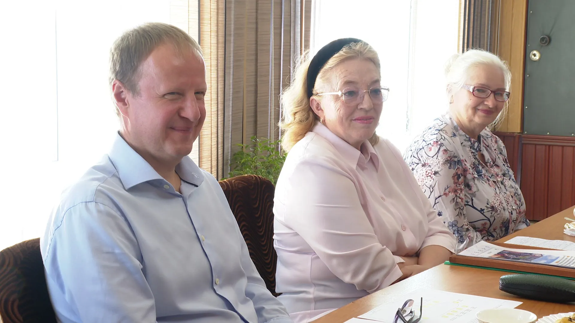 Виктор Томенко встретился с представителями волонтерских организаций Зонального района