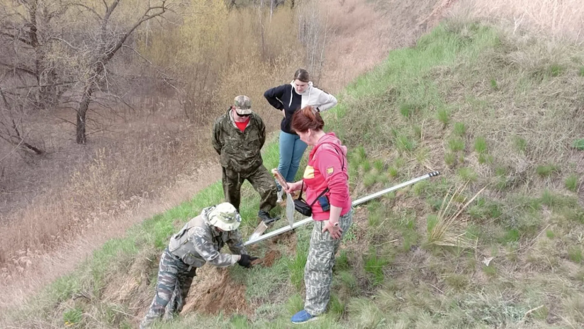 Ещё один привет из старины: в Поспелихинском районе нашли древний сосуд Ещё один привет из старины: в Поспелихинском районе нашли древний сосуд