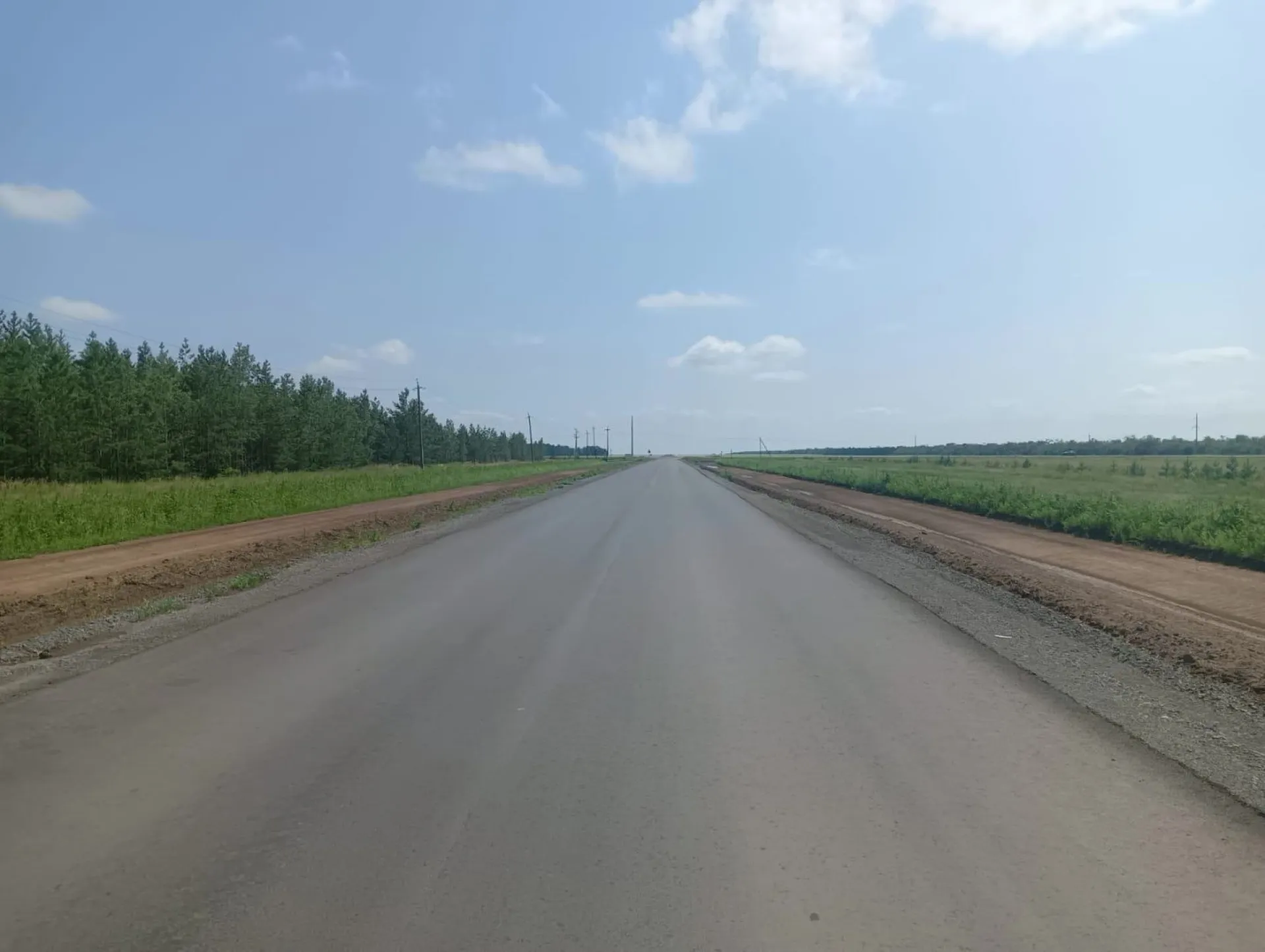 Новую дорогу укладывают в Немецком национальном районе
