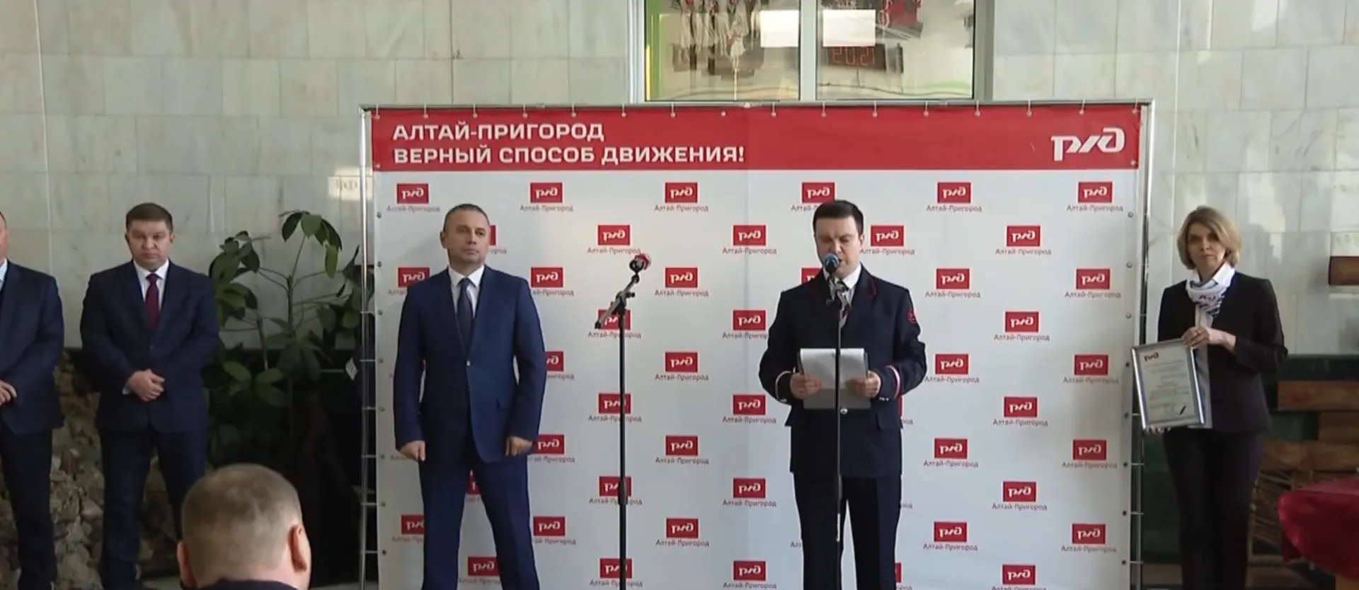 Уже год скорый пригородный поезд «Степной экспресс» ходит из Барнаула в Славгород