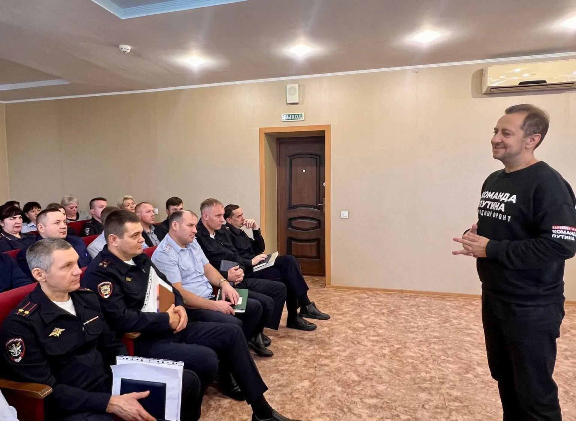 Алтайский общественник выступил с лекцией перед транспортными полицейскими