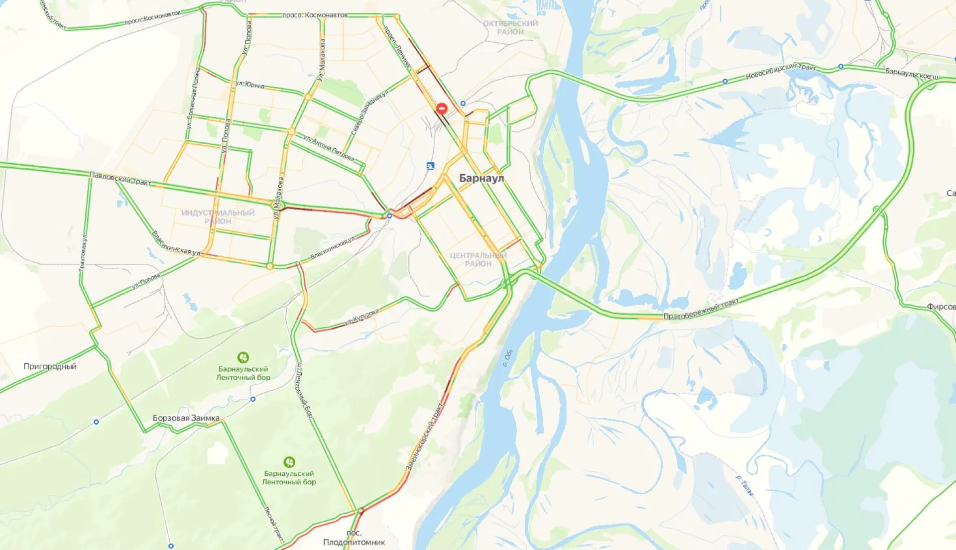Пробки в несколько километров сковали Барнаул