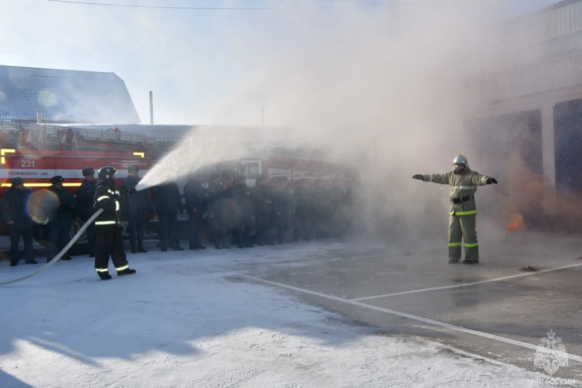 Начальника пожарно-спасательной части с почестями проводили на пенсию в Советском районе Начальника пожарно-спасательной части с почестями проводили на пенсию в Советском районе