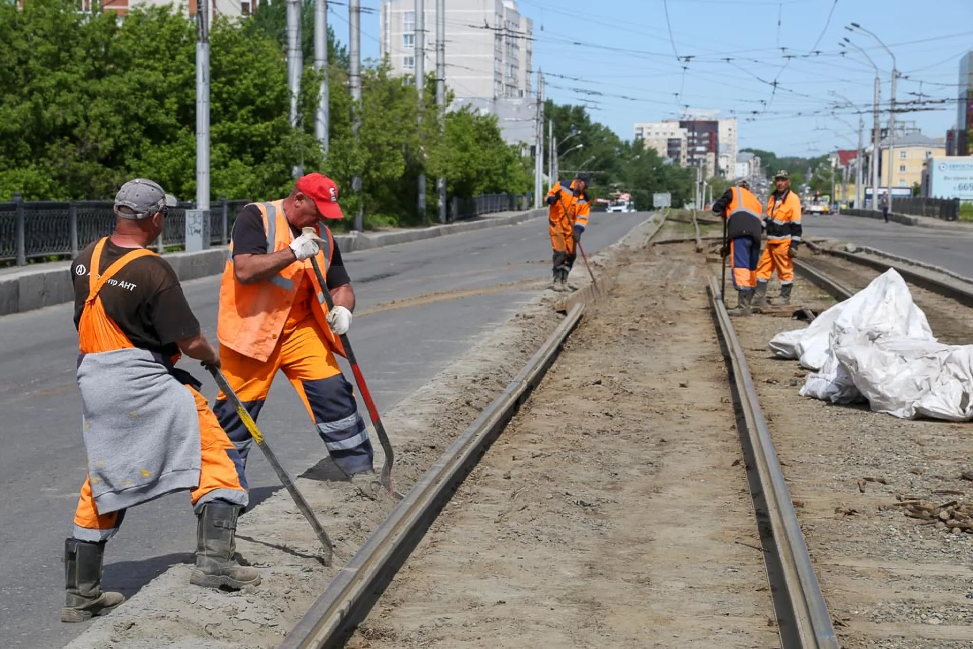Виктор Томенко поручил улучшить дорожную ситуацию в районе ремонтируемого путепровода в Барнауле
