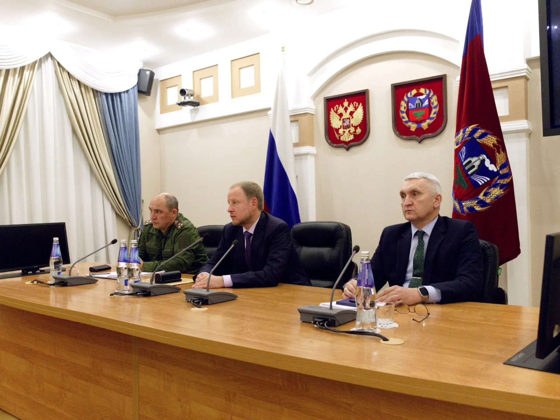 Виктор Томенко провел видеоселекторное совещание с руководителями муниципальных образований и военными комиссарами по вопросам частичной мобилизации