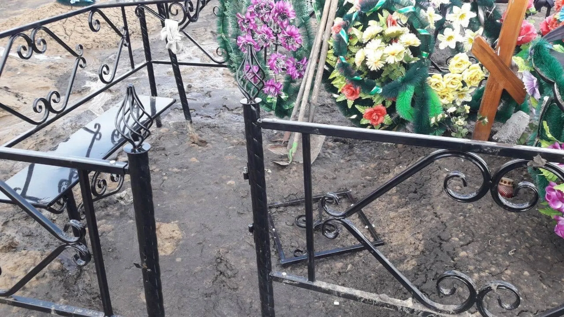Барнаульцы обеспокоены состоянием кладбища во Власихе