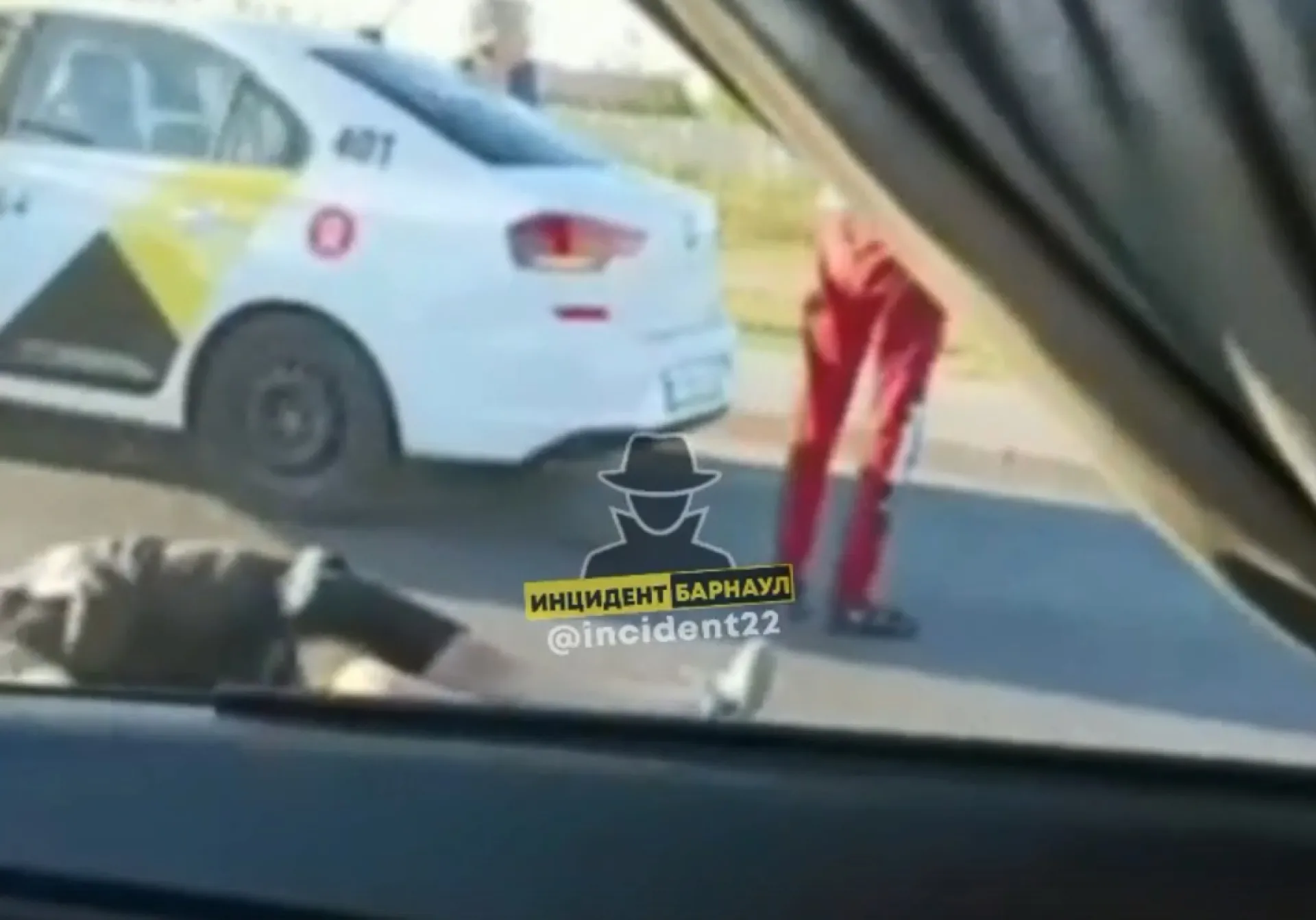Таксист сбил пешехода в Барнауле