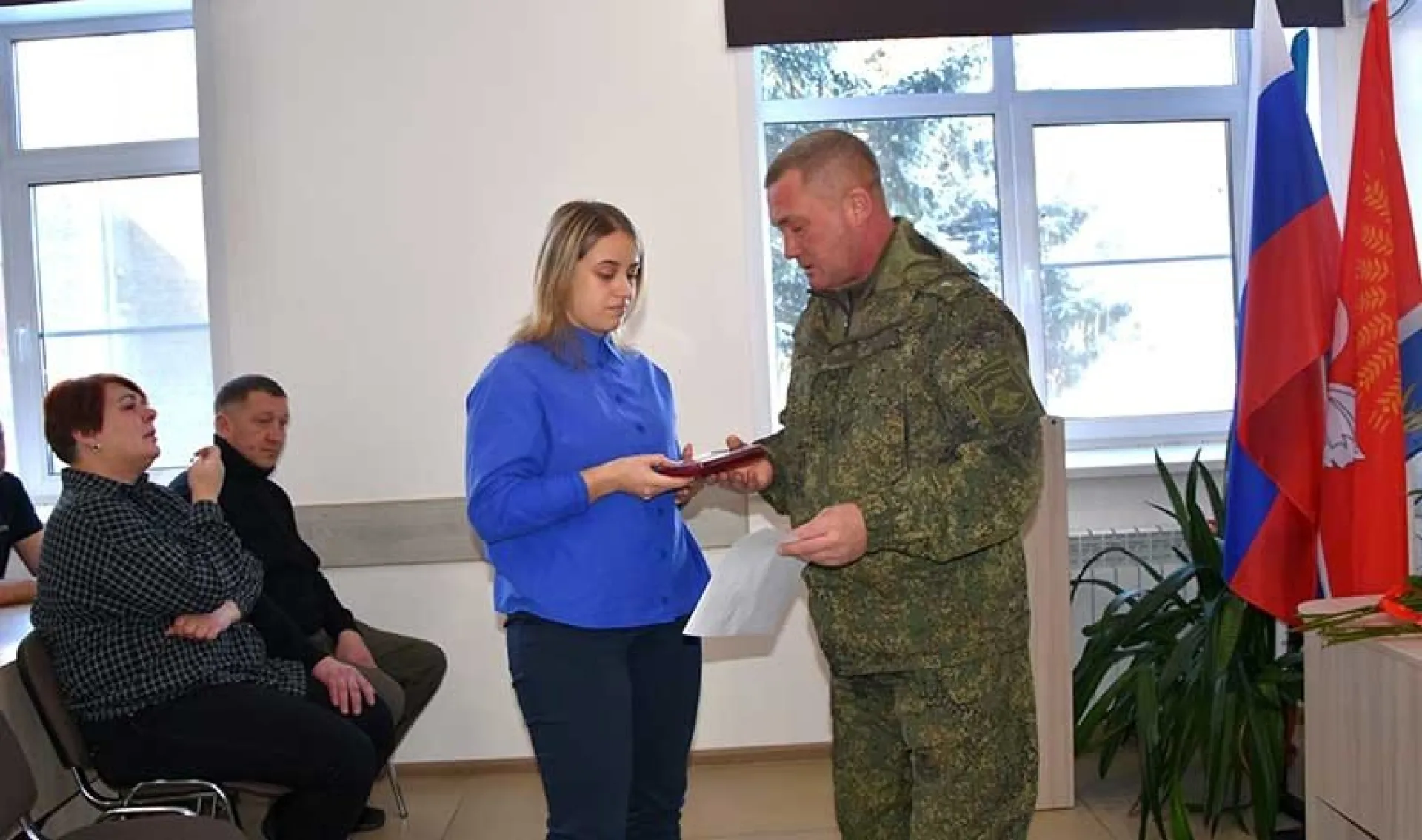 Орден Мужества вручили родным жителя Алтайского края, погибшего в зоне проведения СВО