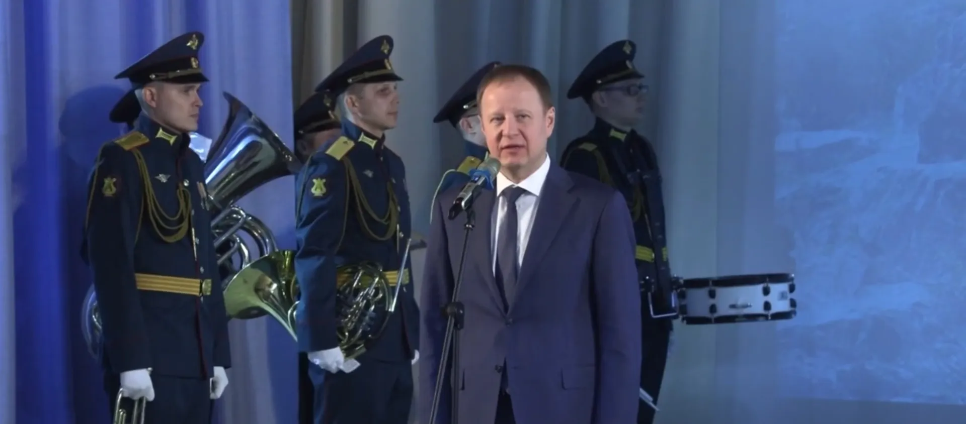 Губернатор Виктор Томенко посетил 35-ю Краснознаменную ракетную дивизию в ЗАТО Сибирский Губернатор Виктор Томенко посетил 35-ю Краснознаменную ракетную дивизию в ЗАТО Сибирский