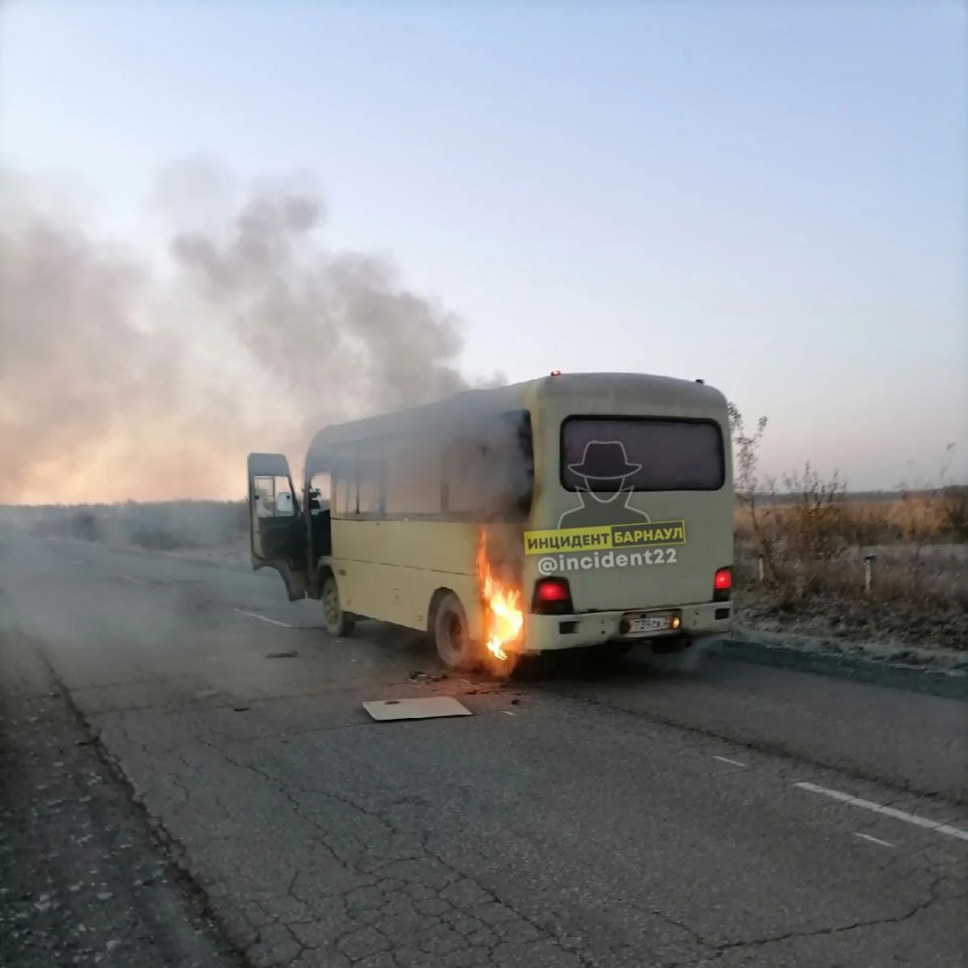 Потушили и поехали: автобус загорелся в Алтайском крае