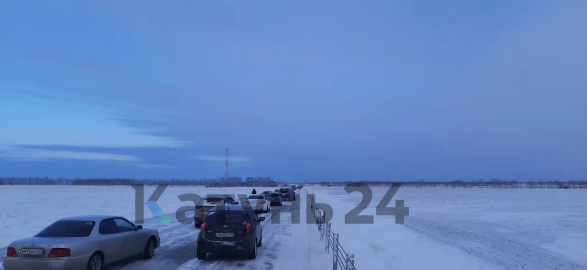 Десятки водителей на трассе А-322 ждут, когда дорогу откроют 