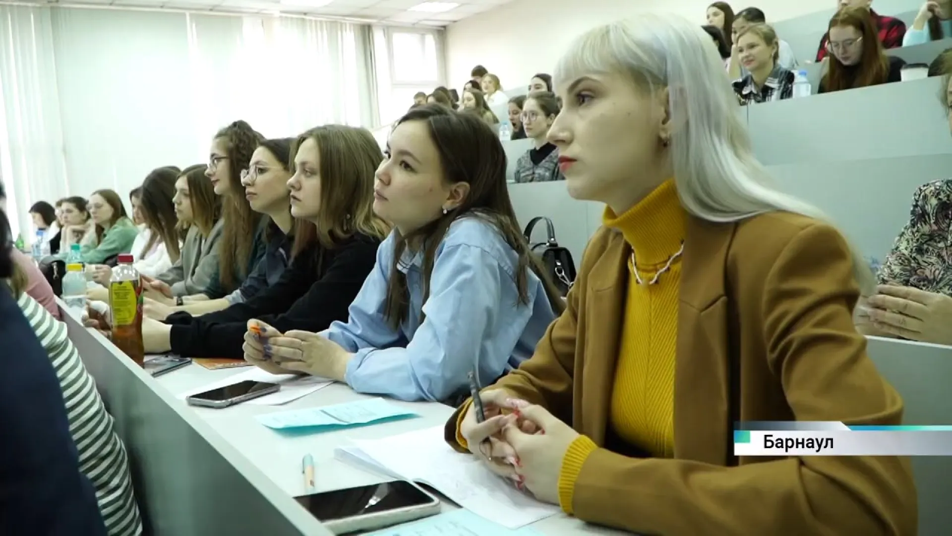 Новые тренды в медиасфере: алтайские журналисты учатся создавать интерактивные проекты и работать с ИИ
