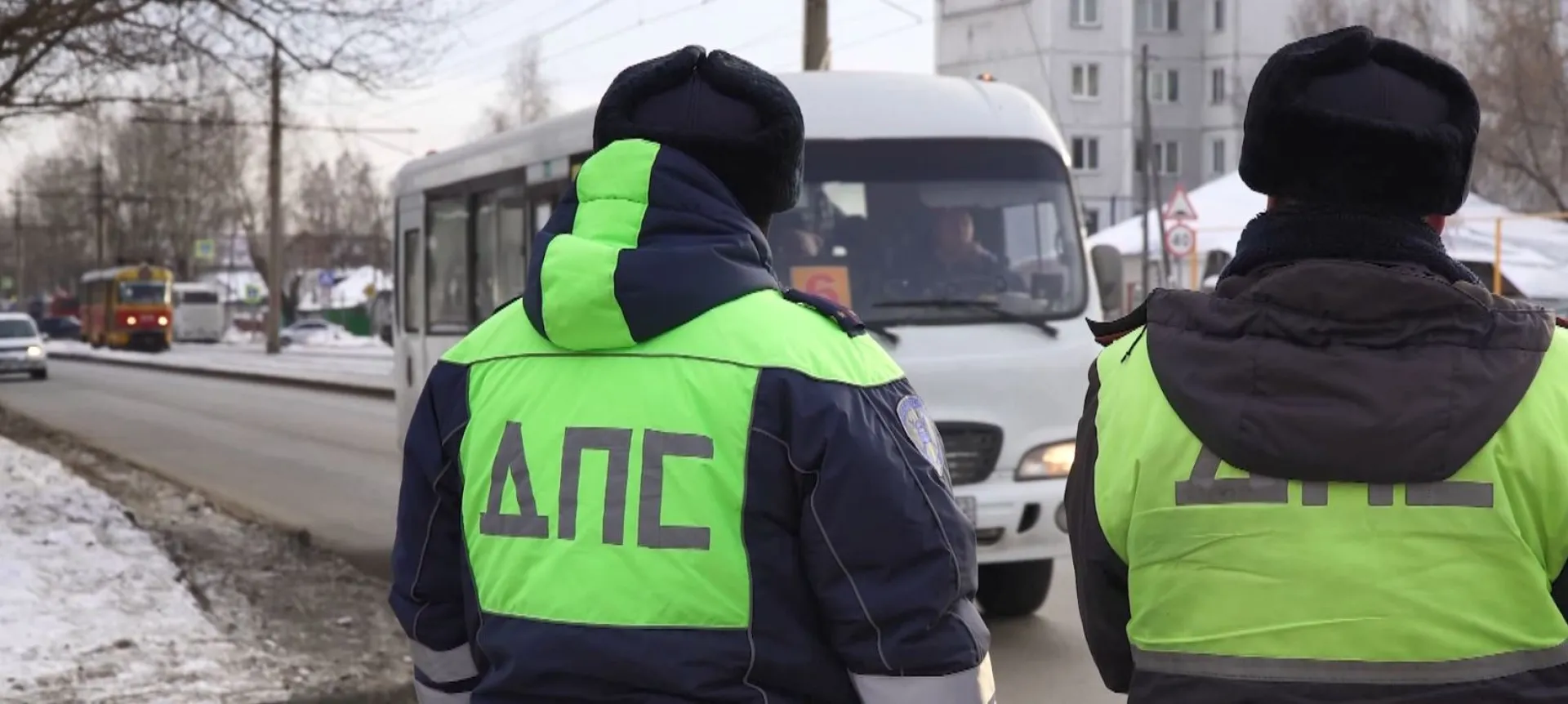 Барнаульская Госавтоинспекция призывает к осторожности в период школьных новогодних представлений