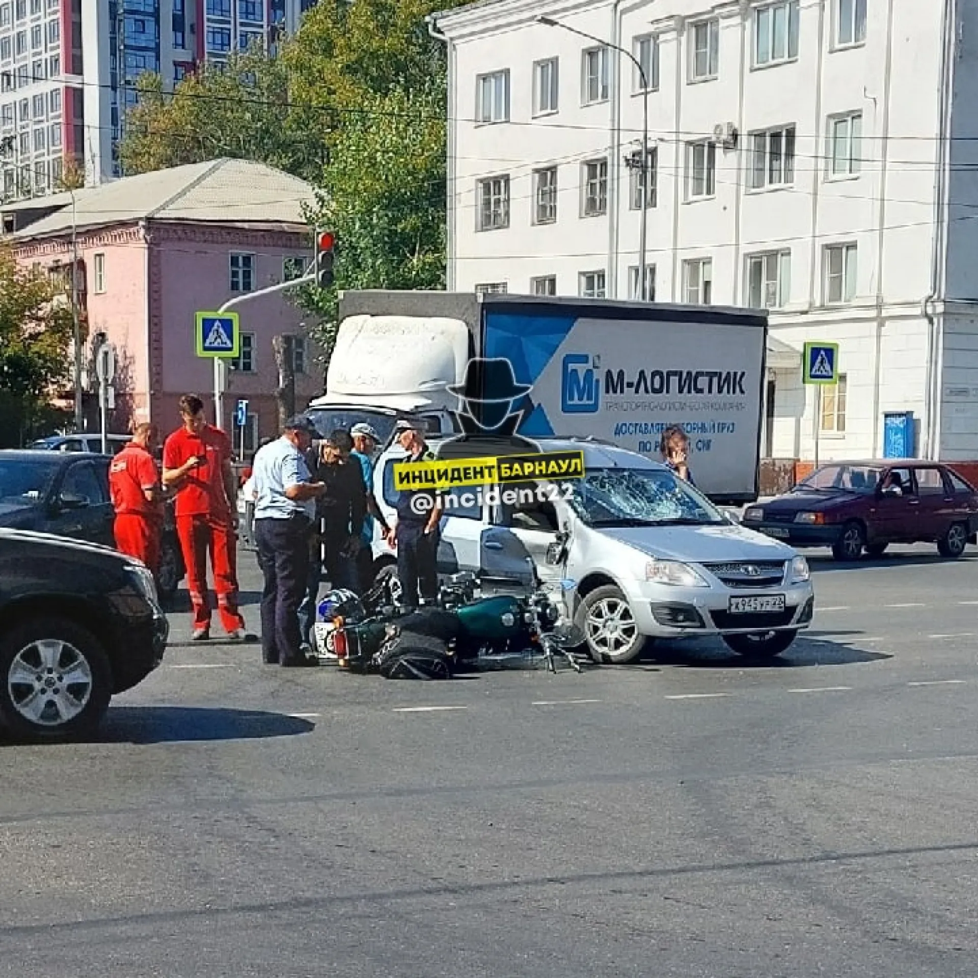ДТП с мотоциклом произошло в Барнауле ДТП с мотоциклом произошло в Барнауле