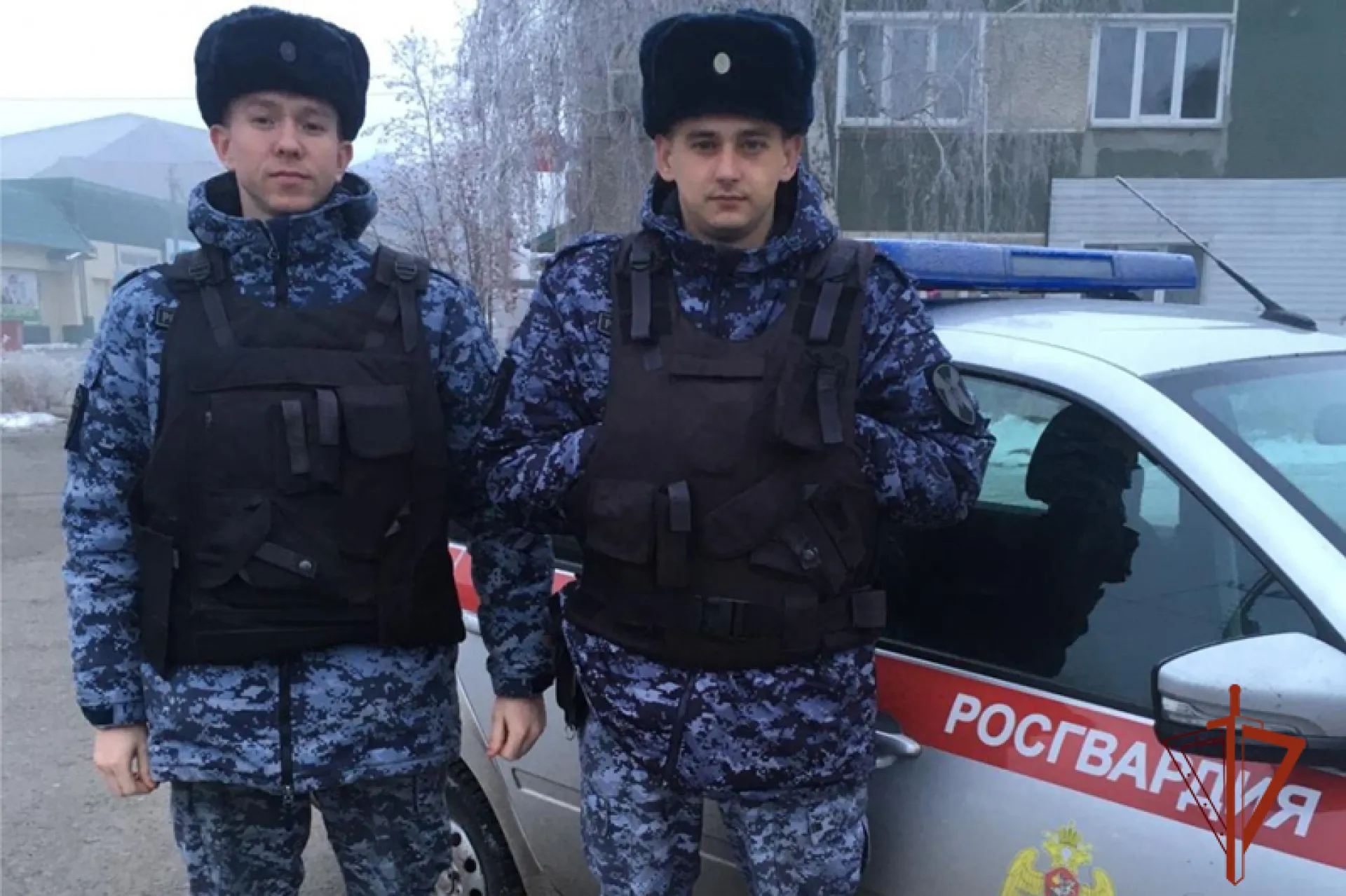 Сотрудники Росгвардии застрелили бродячего пса, спасая детей