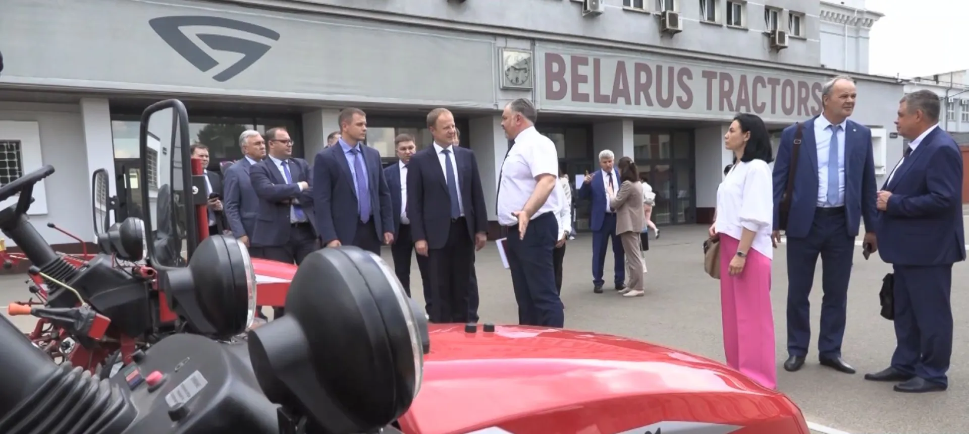Алтайская делегация побывала на Минском моторном заводе Алтайская делегация побывала на Минском моторном заводе