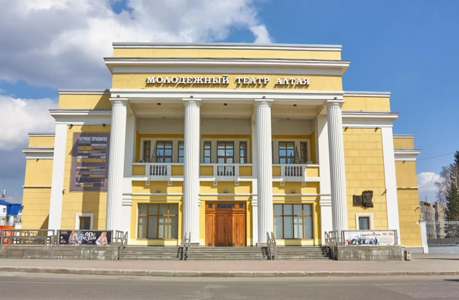 Эксперт «Золотой маски» приедет в Барнаул и посмотрит спектакли Молодёжного театра Алтая Эксперт «Золотой маски» приедет в Барнаул и посмотрит спектакли Молодёжного театра Алтая