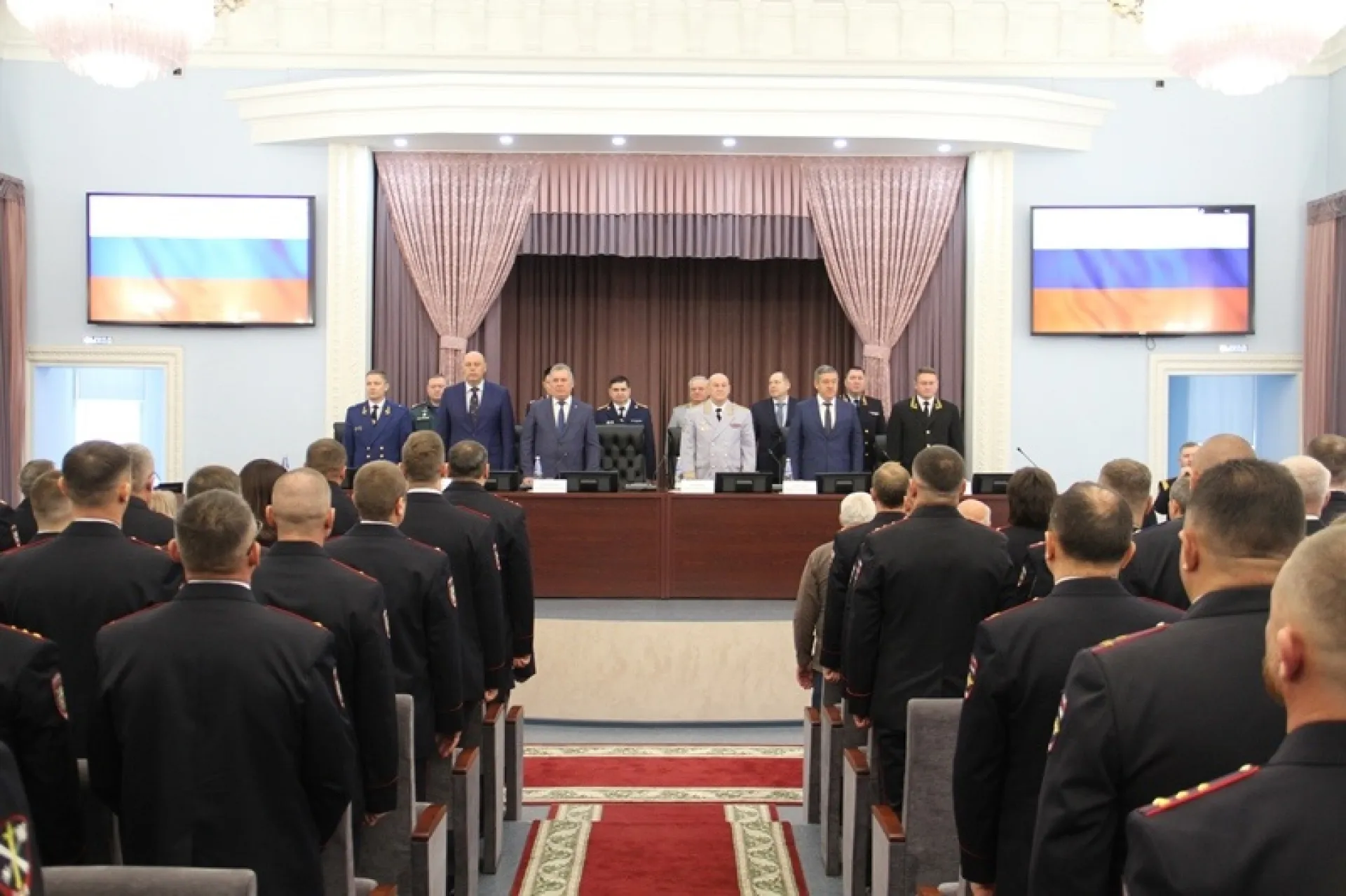 В Алтайском крае наградили полицейских в честь профессионального праздника