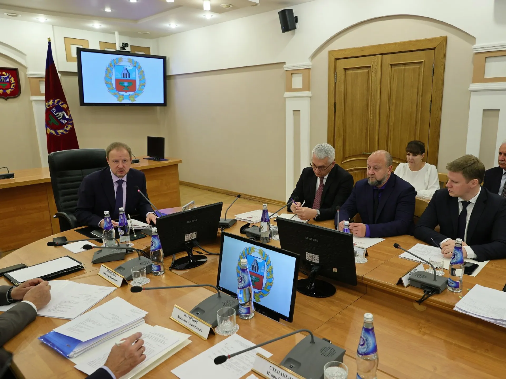 На заседании правительства Алтайского края рассмотрены законодательные инициативы, внесенные на очередную сессию АКЗС