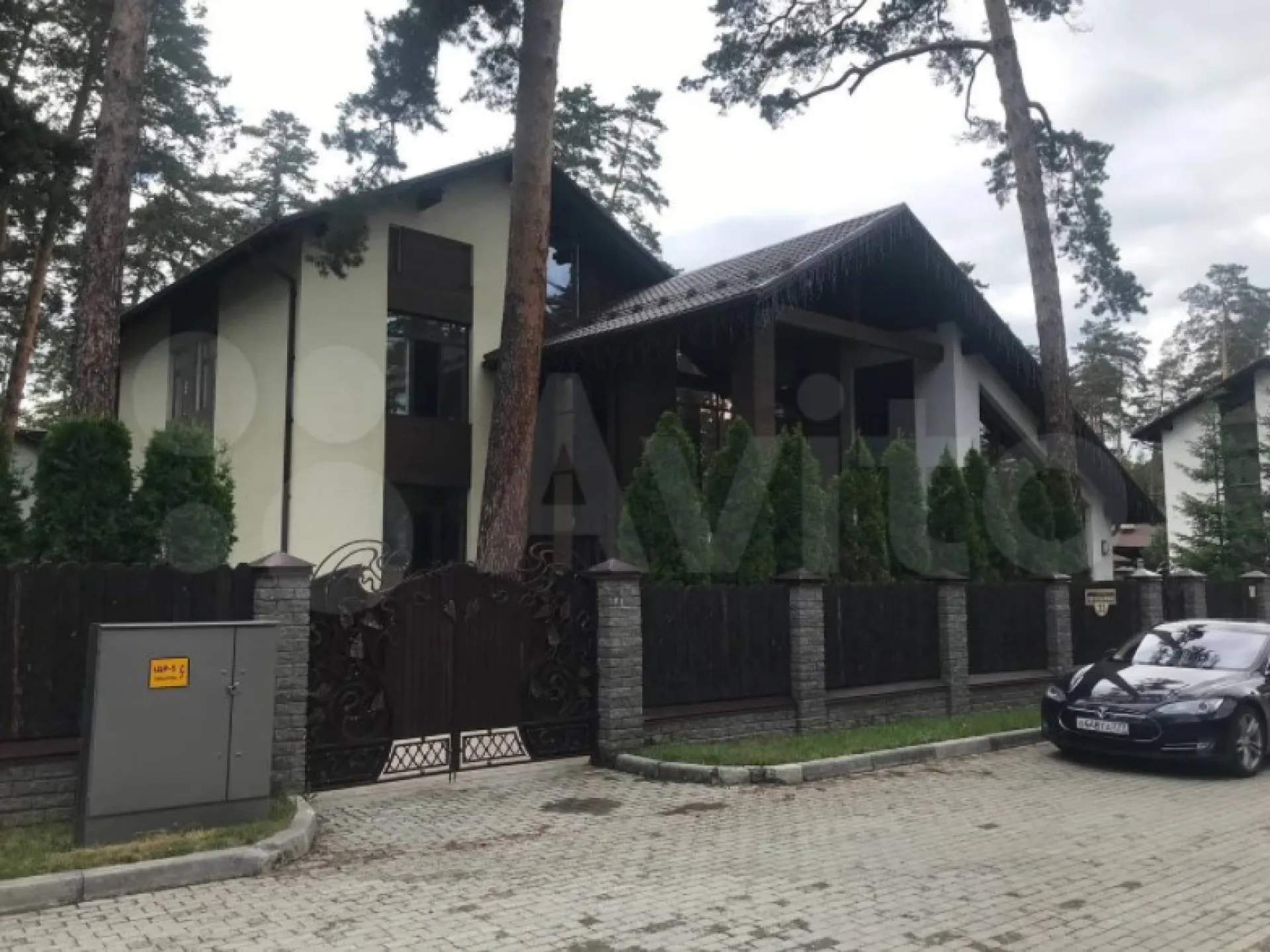 Коттедж почти за 50 миллионов рублей продают в Барнауле Коттедж почти за 50 миллионов рублей продают в Барнауле