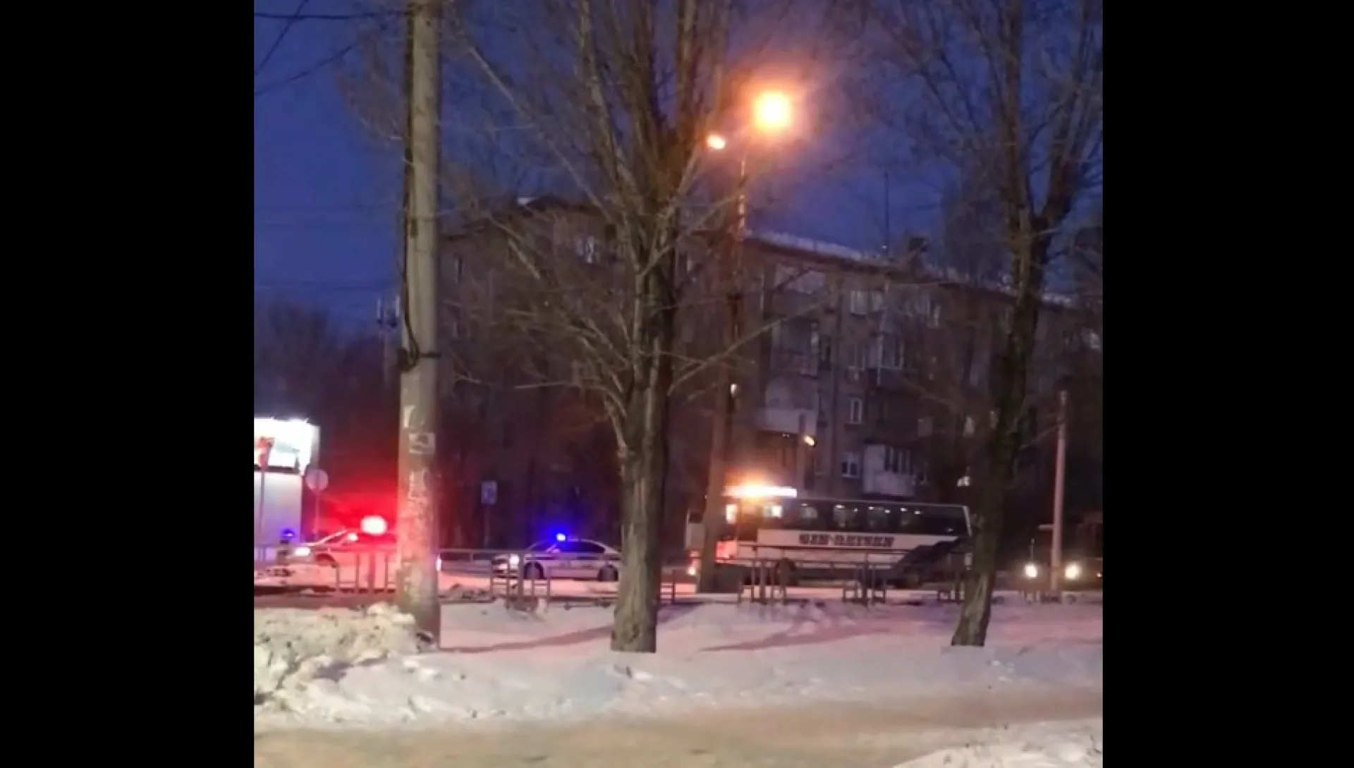 Колонну автобусов в сопровождении ГАИ заметили в Барнауле