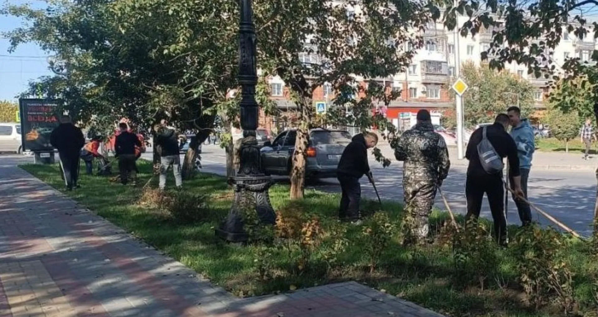 Более 43 тысяч барнаульцев приняли участие в общегородском субботнике Более 43 тысяч барнаульцев приняли участие в общегородском субботнике