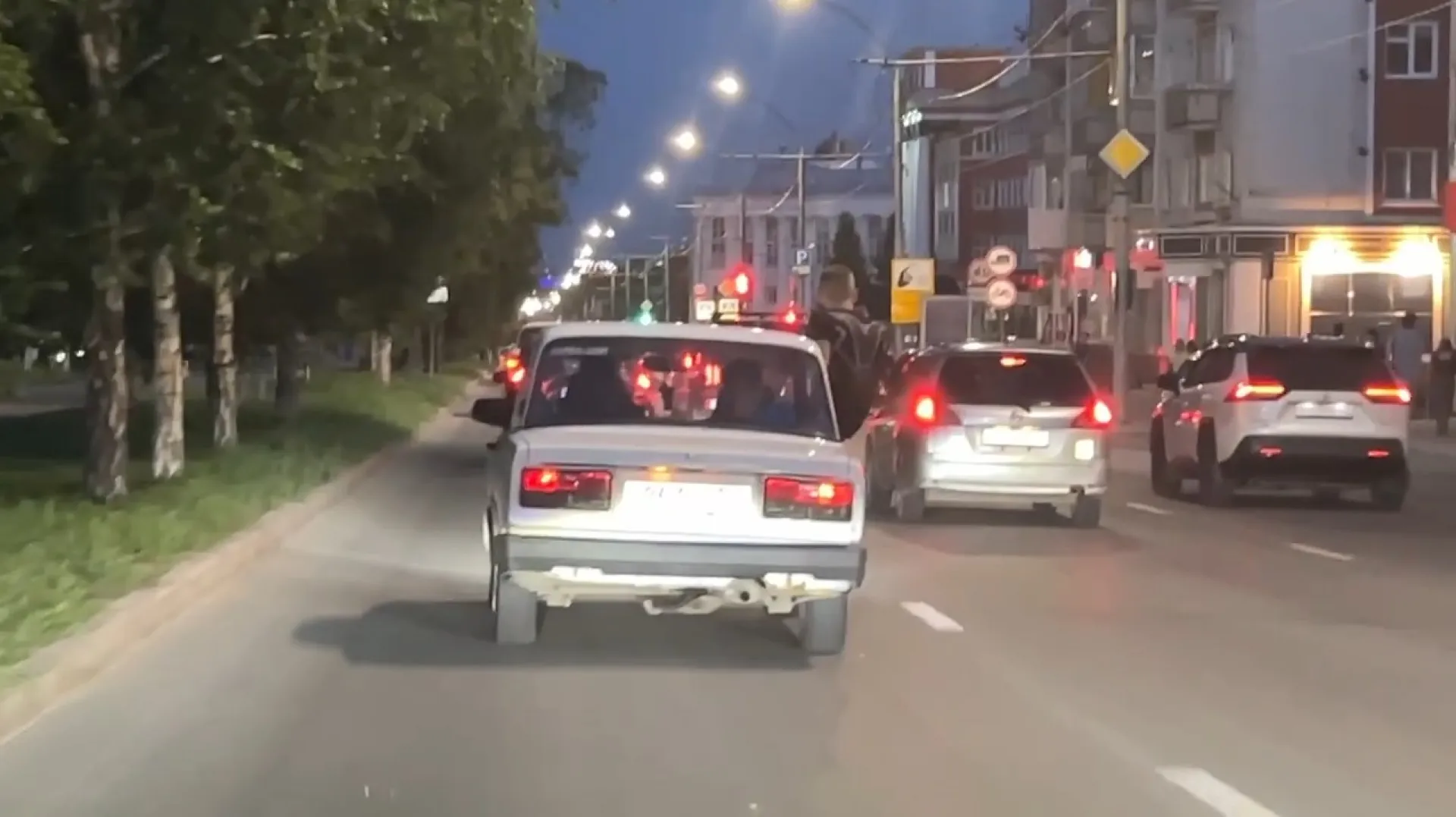 Владельца ВАЗа в Барнауле привлекли к ответственности за хайп на дороге