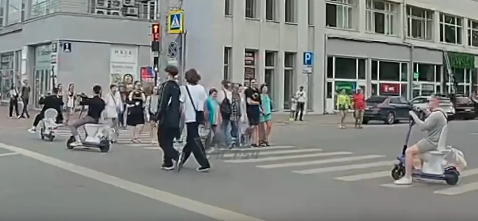 Сибиряков накажут за езду на унитазах по центру города
