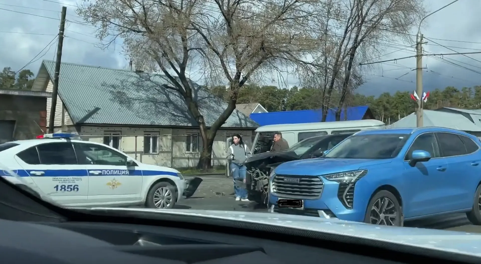 Авария произошла на Змеиногорском тракте в Барнауле Авария произошла на Змеиногорском тракте в Барнауле