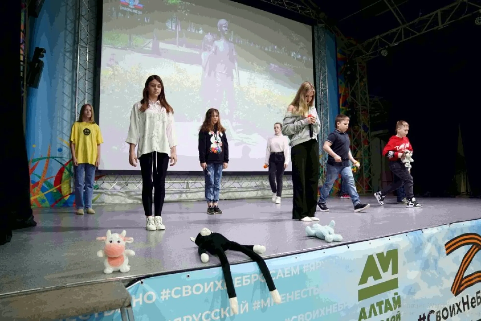 В Барнауле прошла репетиция концерта «Точка невозврата», посвящённый детям Донбасса В Барнауле прошла репетиция концерта «Точка невозврата», посвящённый детям Донбасса