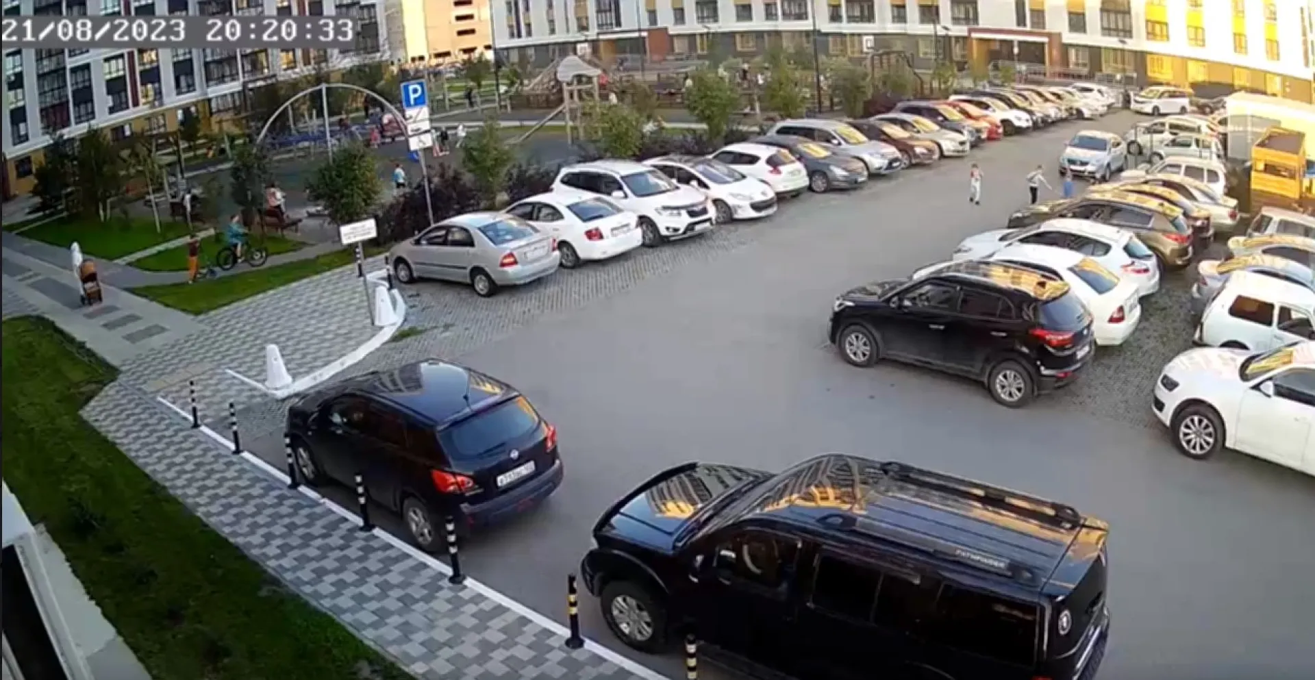 Ребенок пострадал на детской площадке в Барнауле