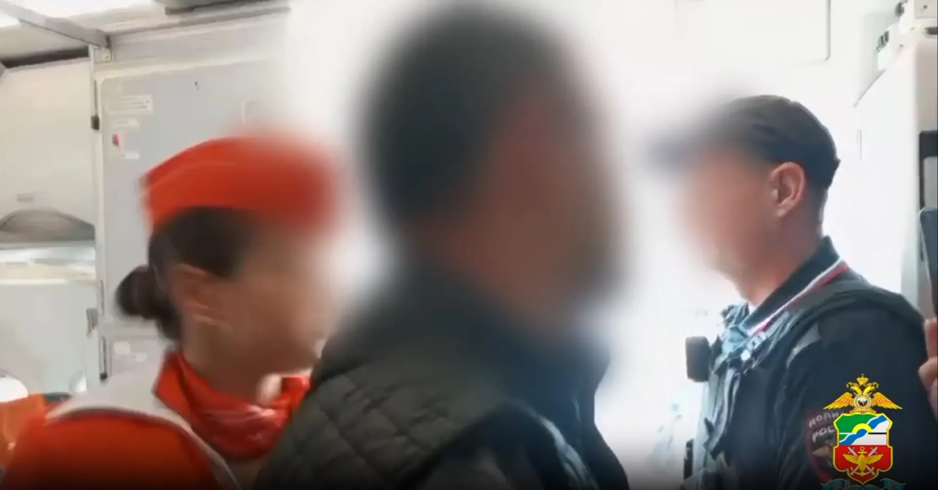 Пассажира самолета рейса «Москва – Барнаул» поймали на курении Пассажира самолета рейса «Москва – Барнаул» поймали на курении