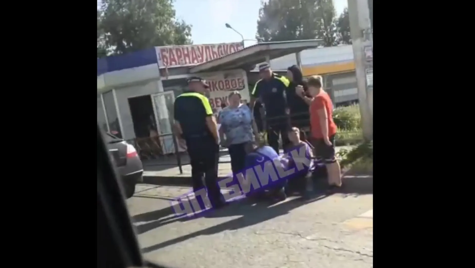 Подросток попал под колеса машины в Бийске Подросток попал под колеса машины в Бийске