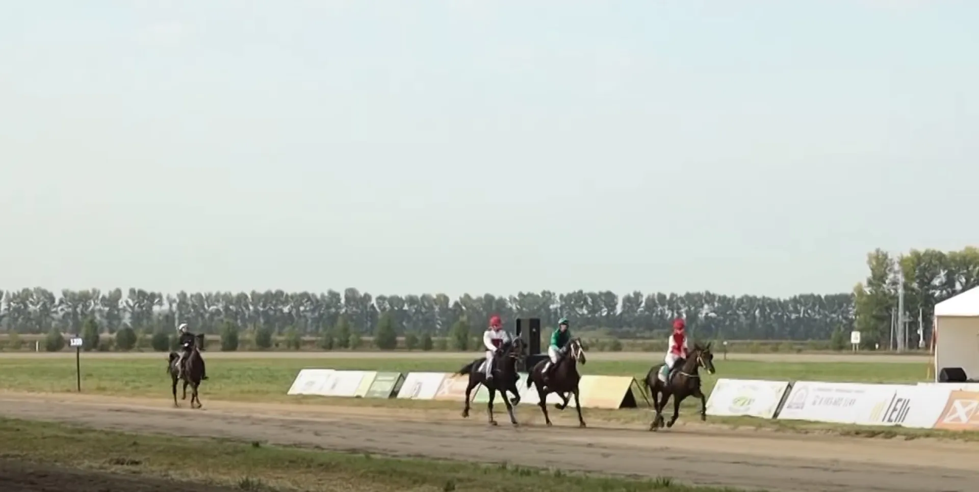 Барнаульский ипподром готовится к открытию бегового сезона