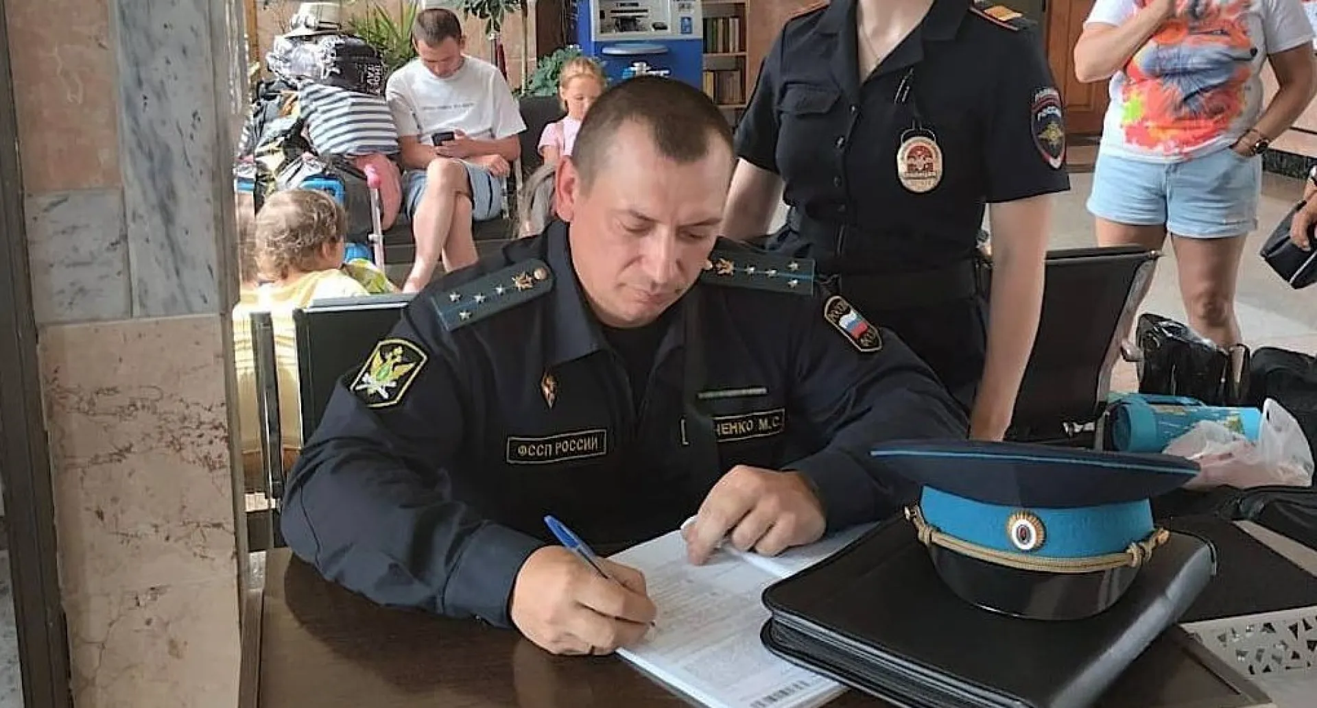 Должников по штрафам задерживали транспортные полицейские Алтая на вокзале