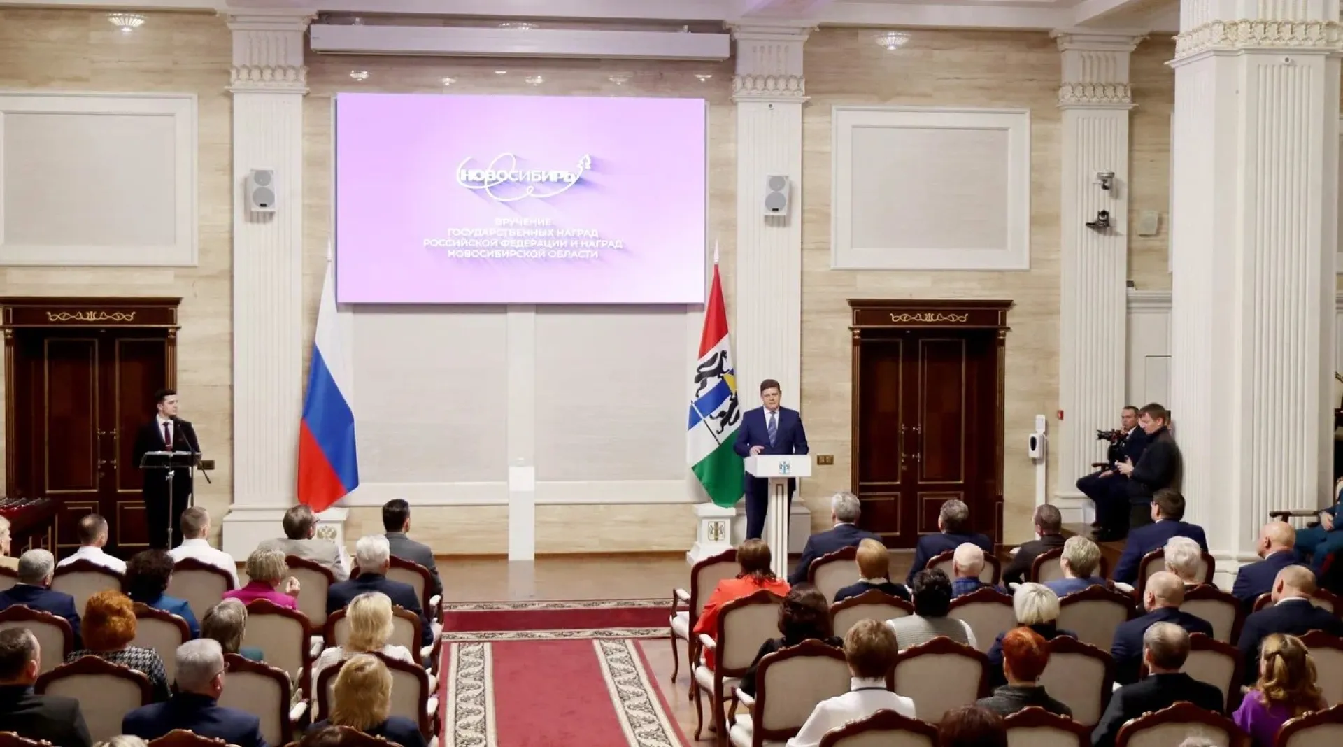 Анатолий Серышев вручил государственные награды и поощрения президента выдающимся жителям Новосибирской области