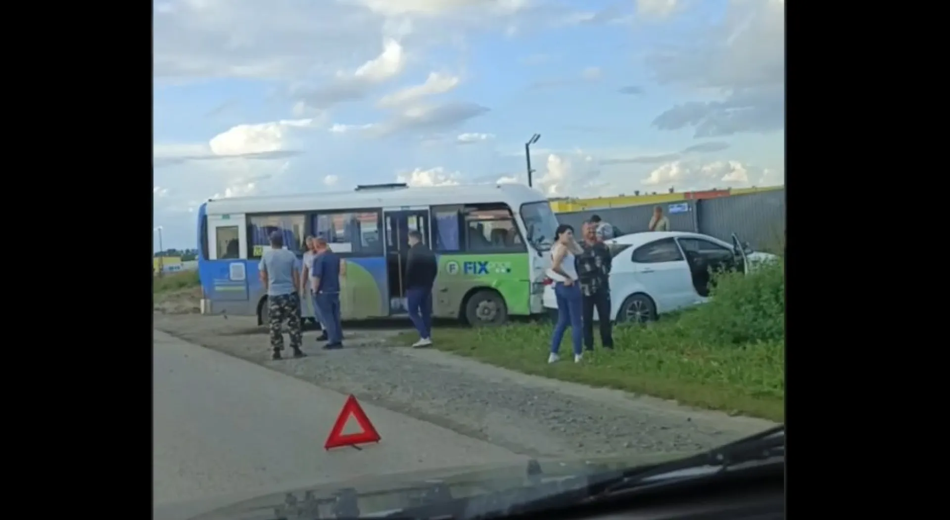 Автобус столкнулся с учебным автомобилем в Новоалтайске
