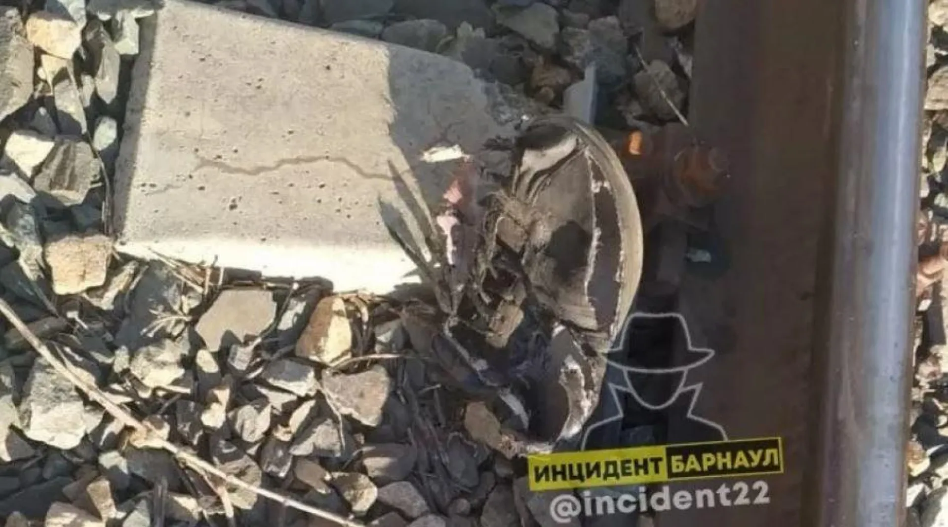 Поезд наехал на уснувшего на рельсах мужчину в Барнауле