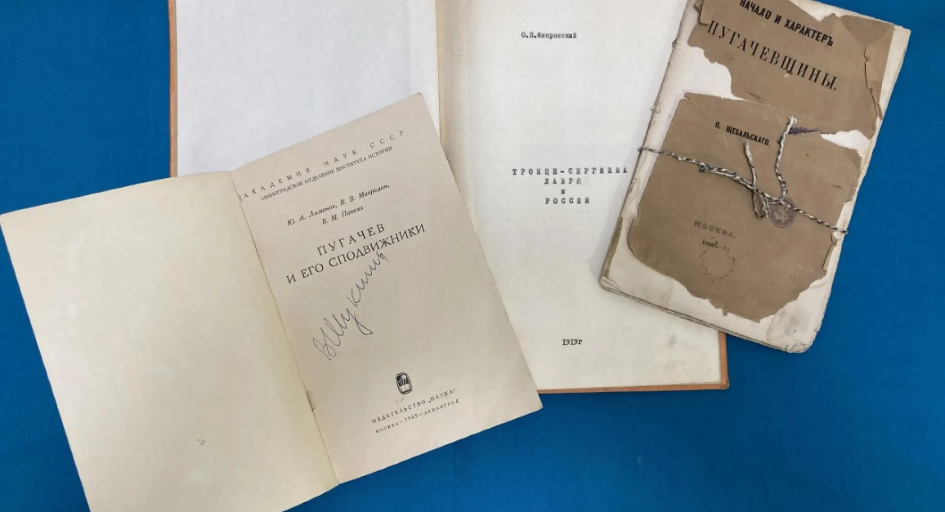 Личные книги и уникальные фото Шукшина поступили в мемориальный музей в Сростках Личные книги и уникальные фото Шукшина поступили в мемориальный музей в Сростках