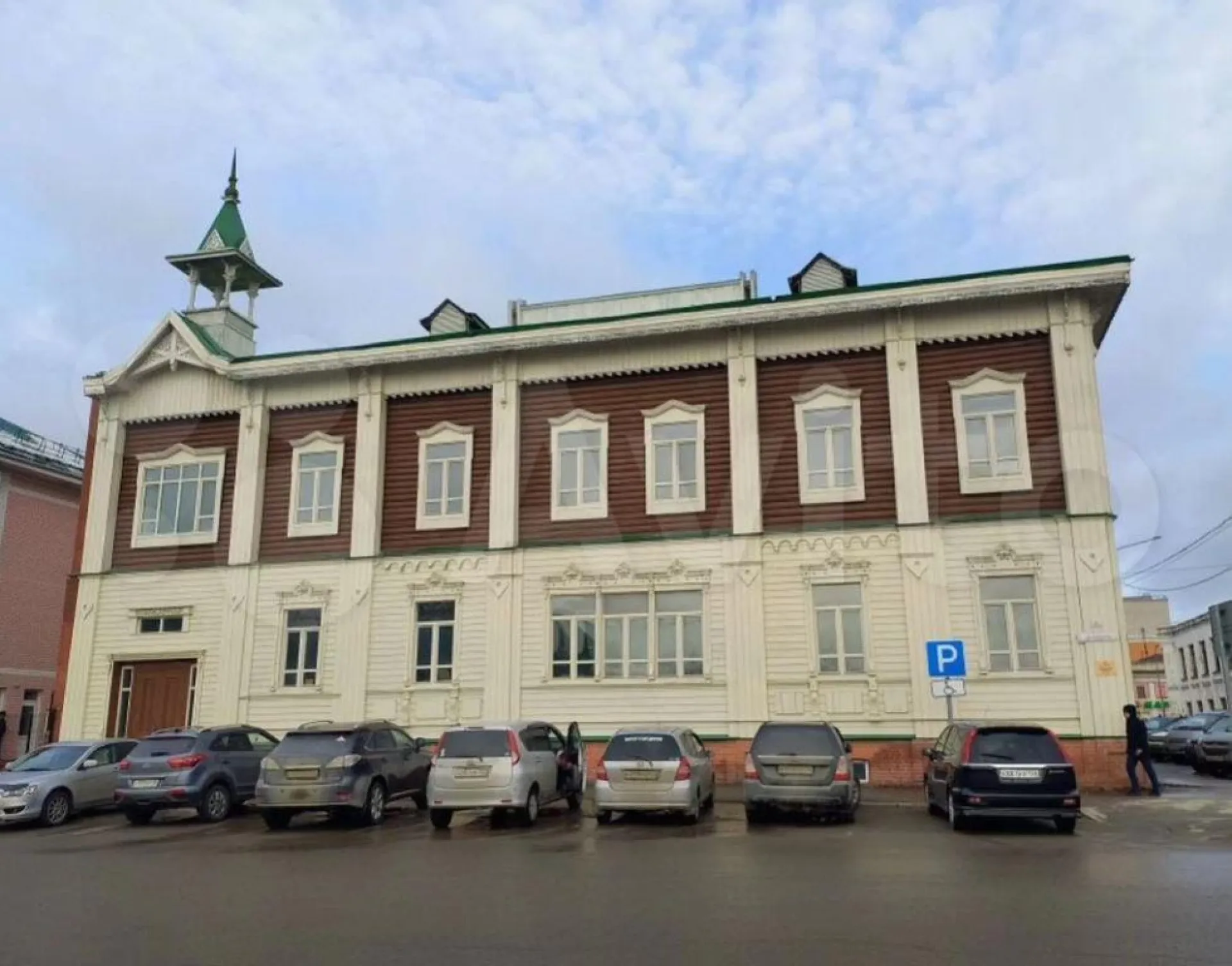 Историческое здание в стиле русской архитектуры конца XIX века продают в Барнауле Историческое здание в стиле русской архитектуры конца XIX века продают в Барнауле